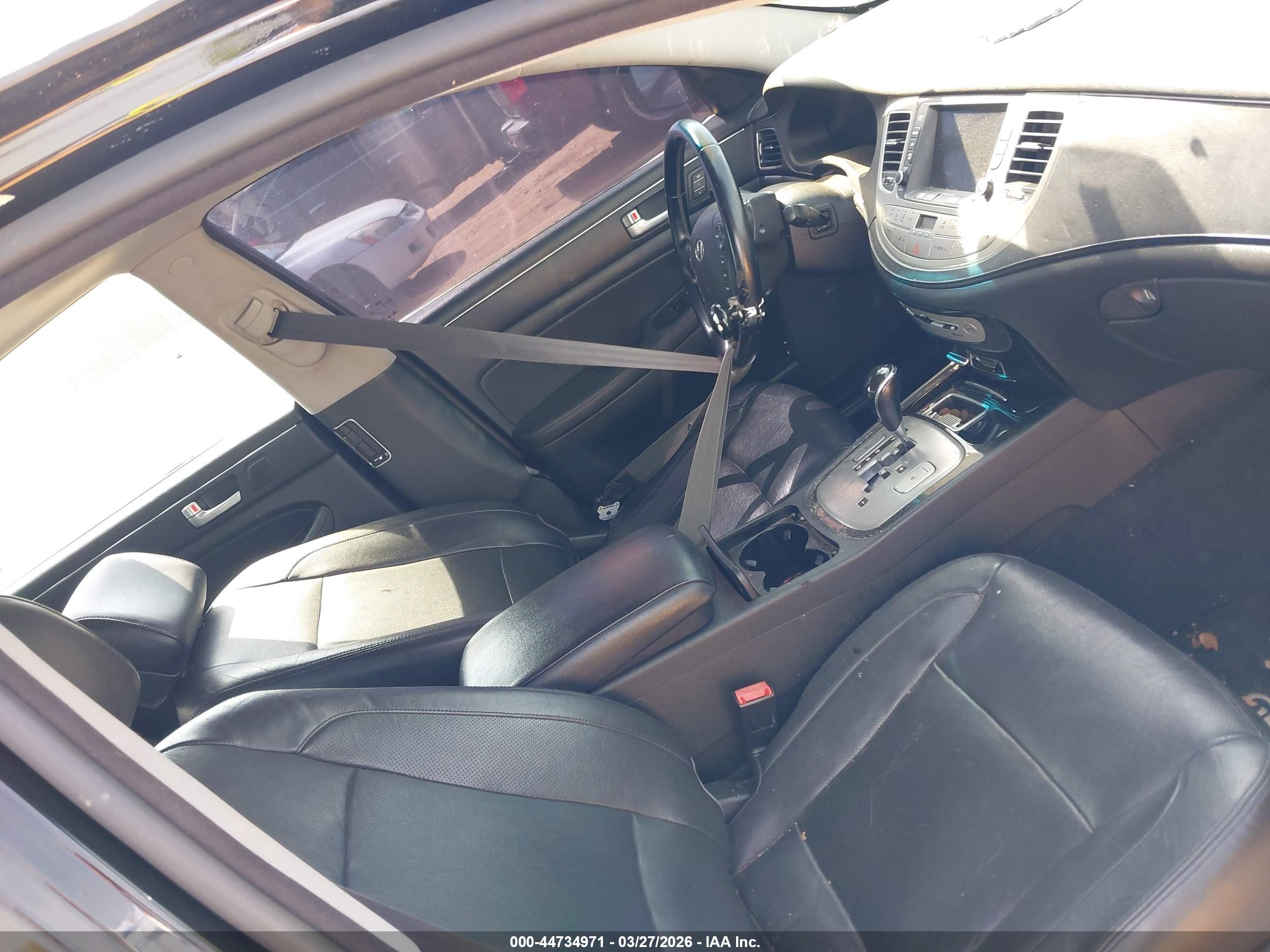 HYUNDAI GENESIS image 5