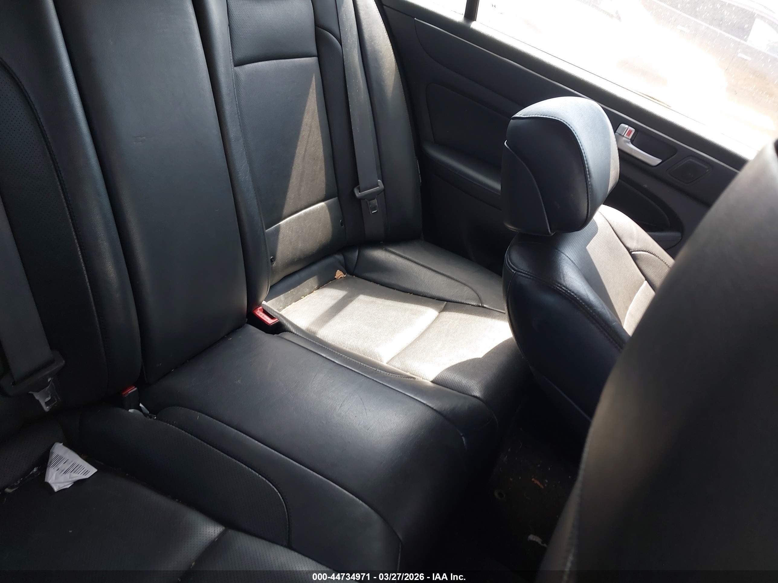 HYUNDAI GENESIS image 8