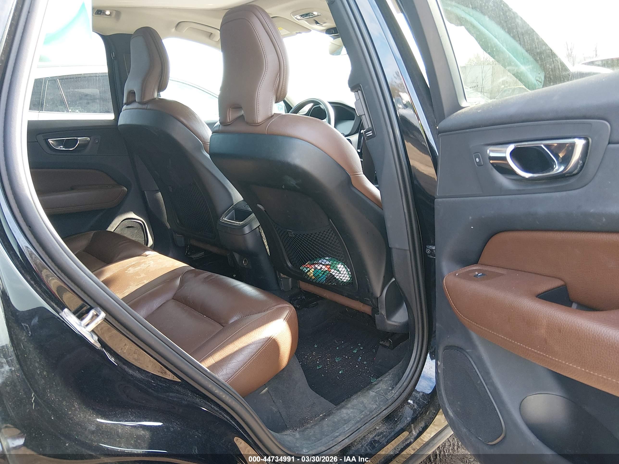 VOLVO XC60 image 8