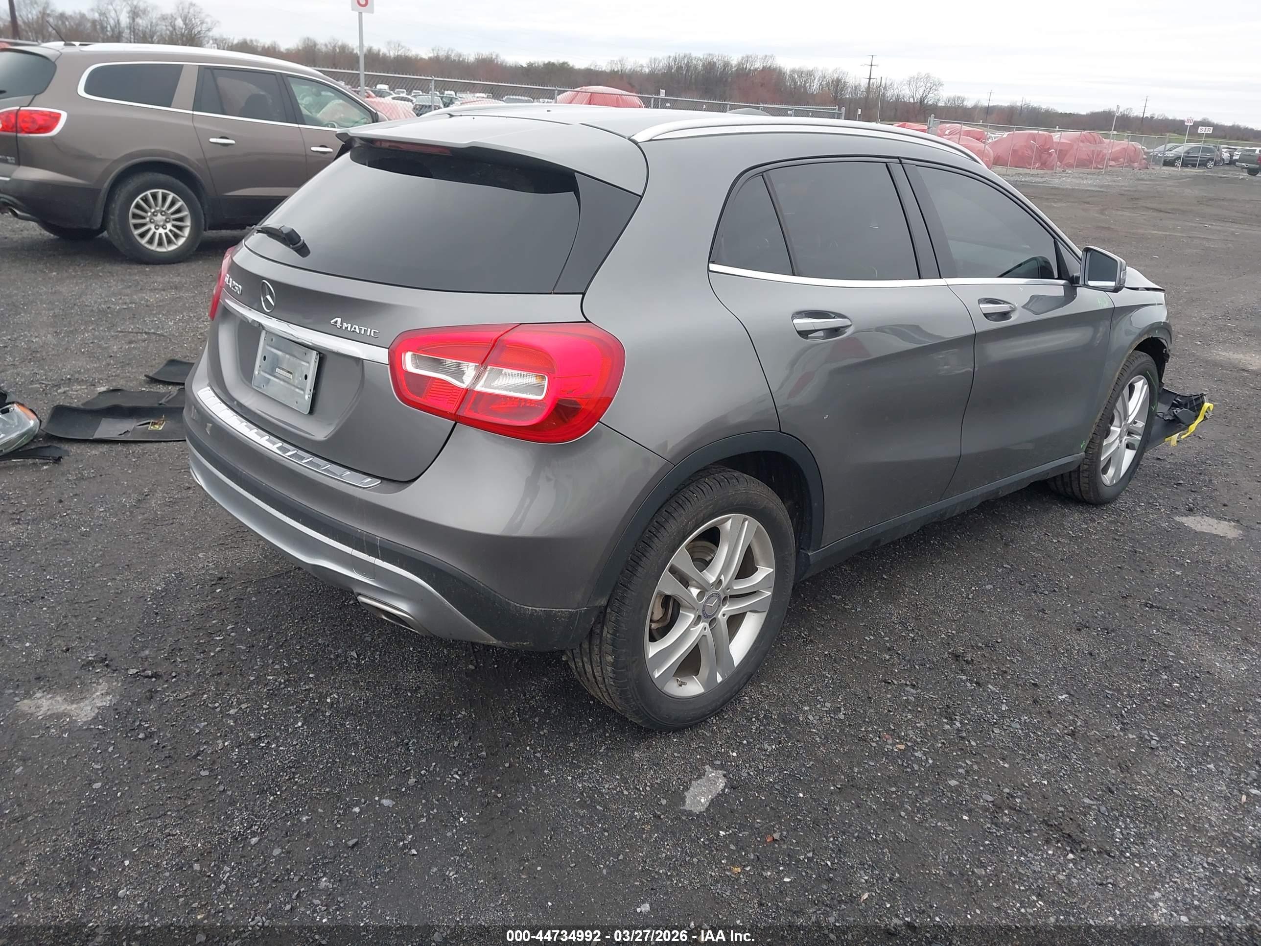 MERCEDES-BENZ GLA image 4
