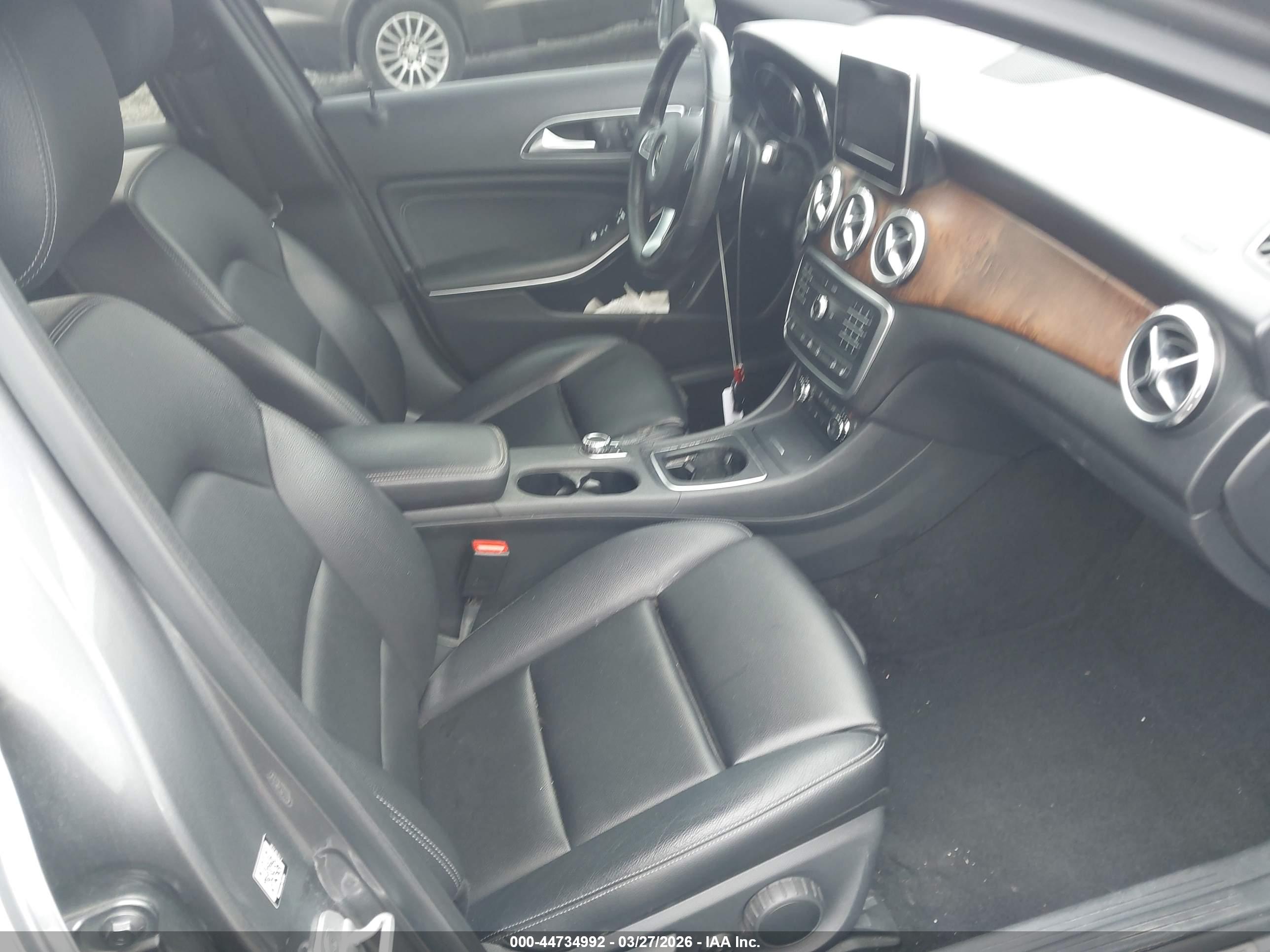 MERCEDES-BENZ GLA image 5