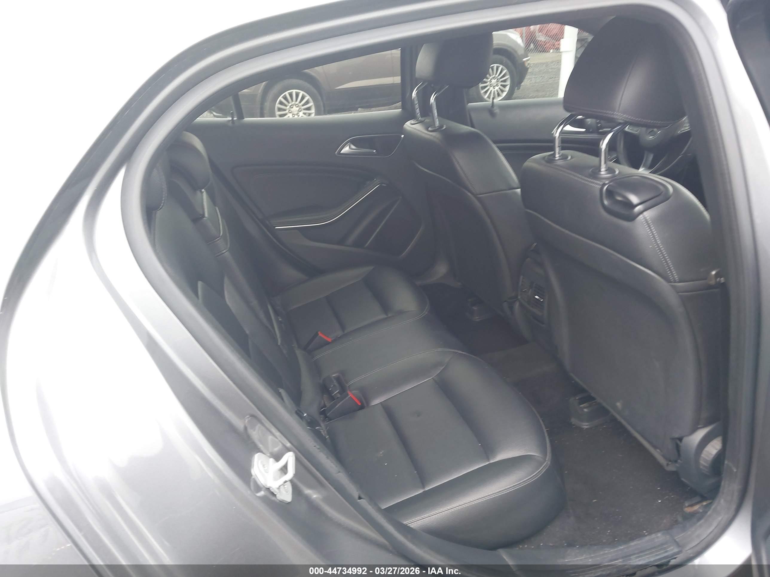 MERCEDES-BENZ GLA image 8