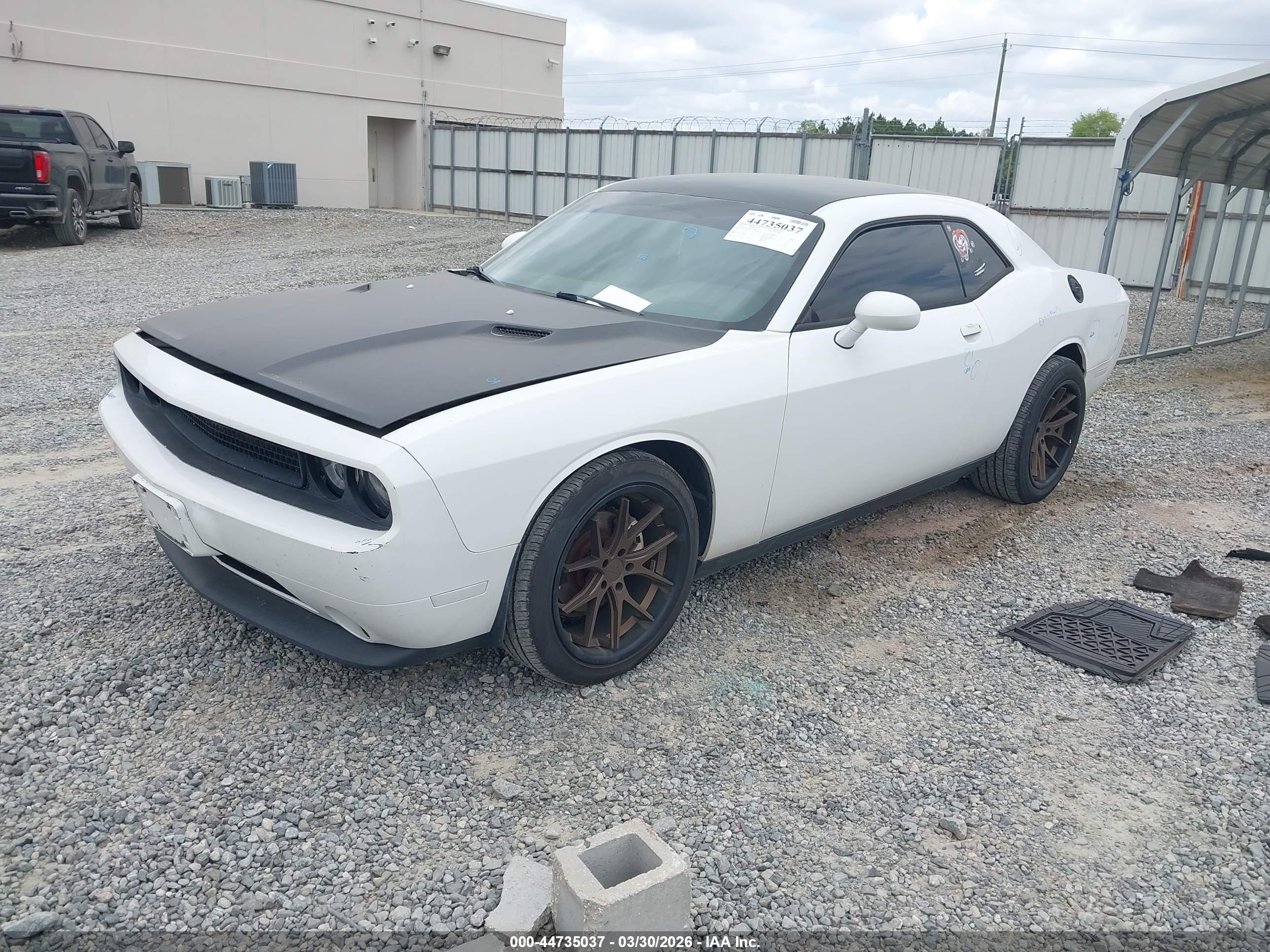 DODGE CHALLENGER image 2