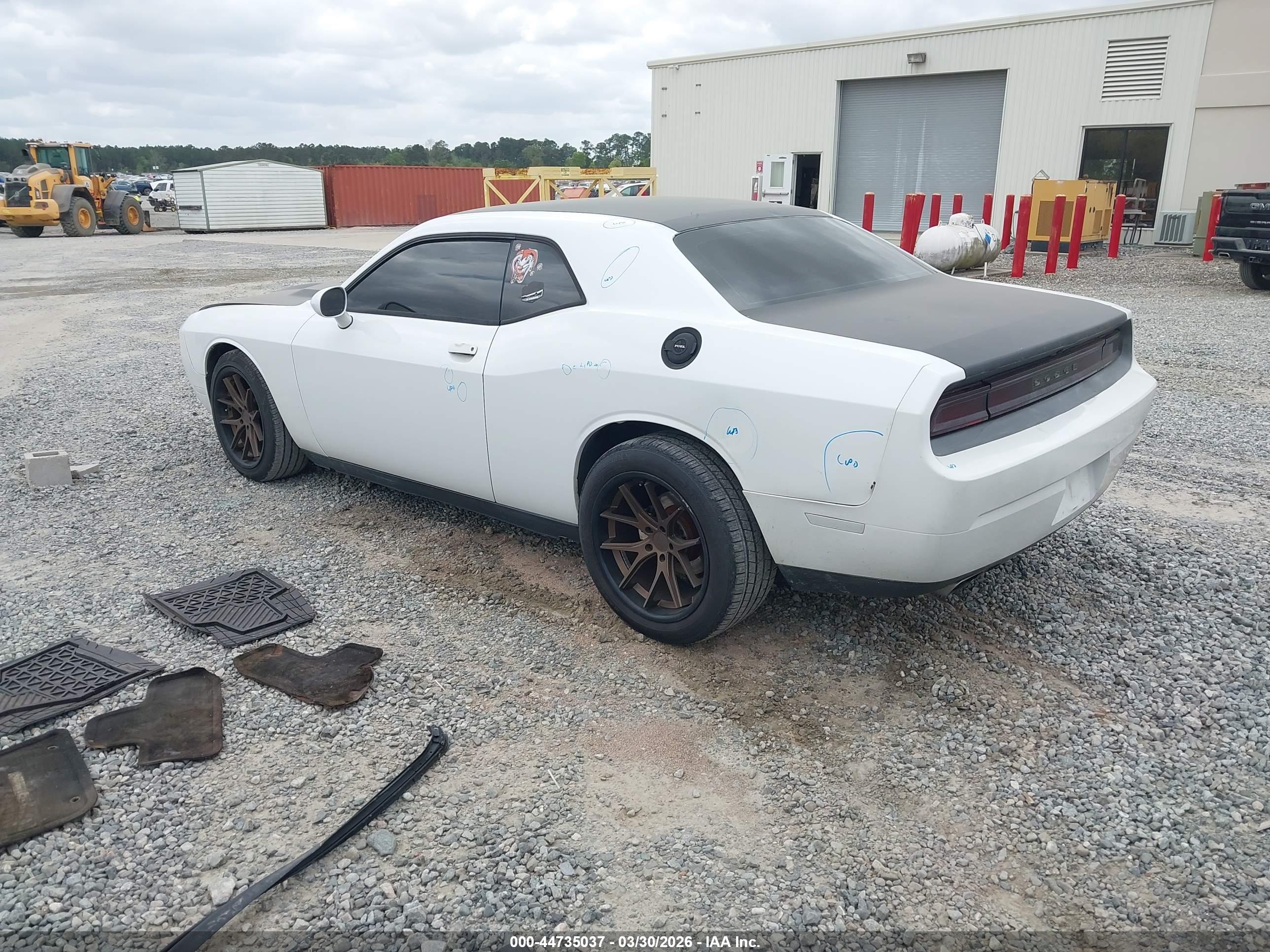 DODGE CHALLENGER image 3