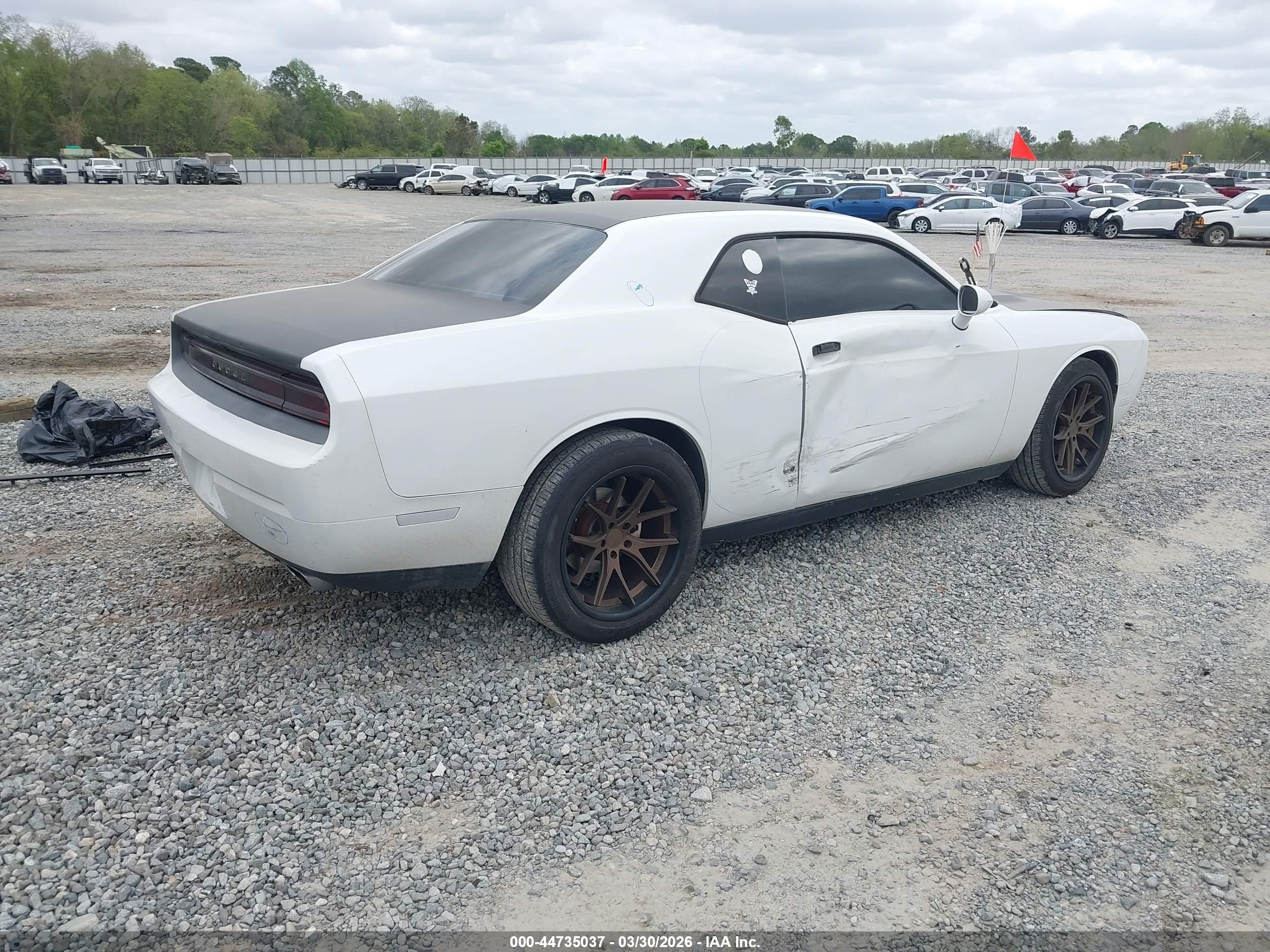 DODGE CHALLENGER image 4