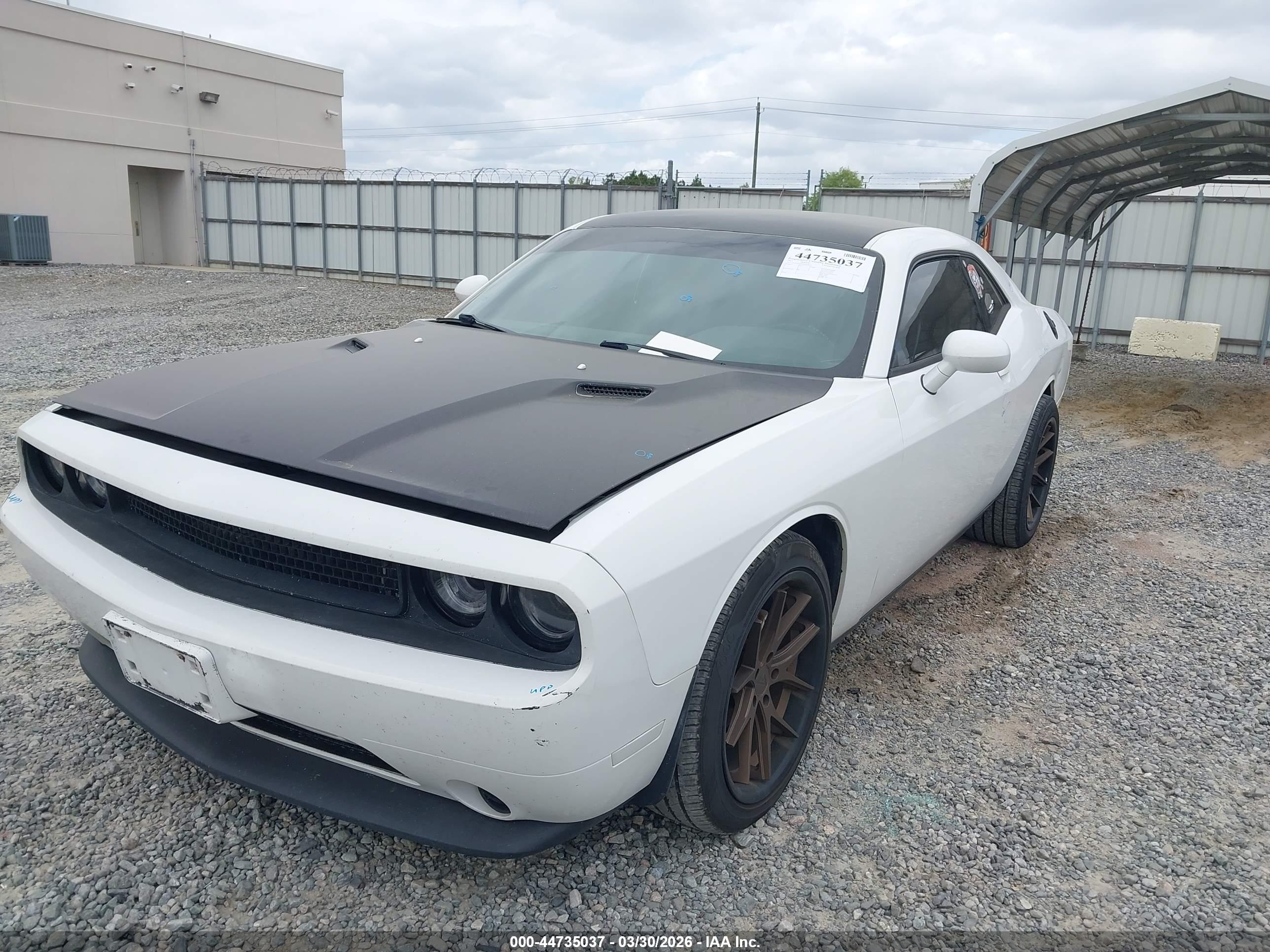 DODGE CHALLENGER image 6