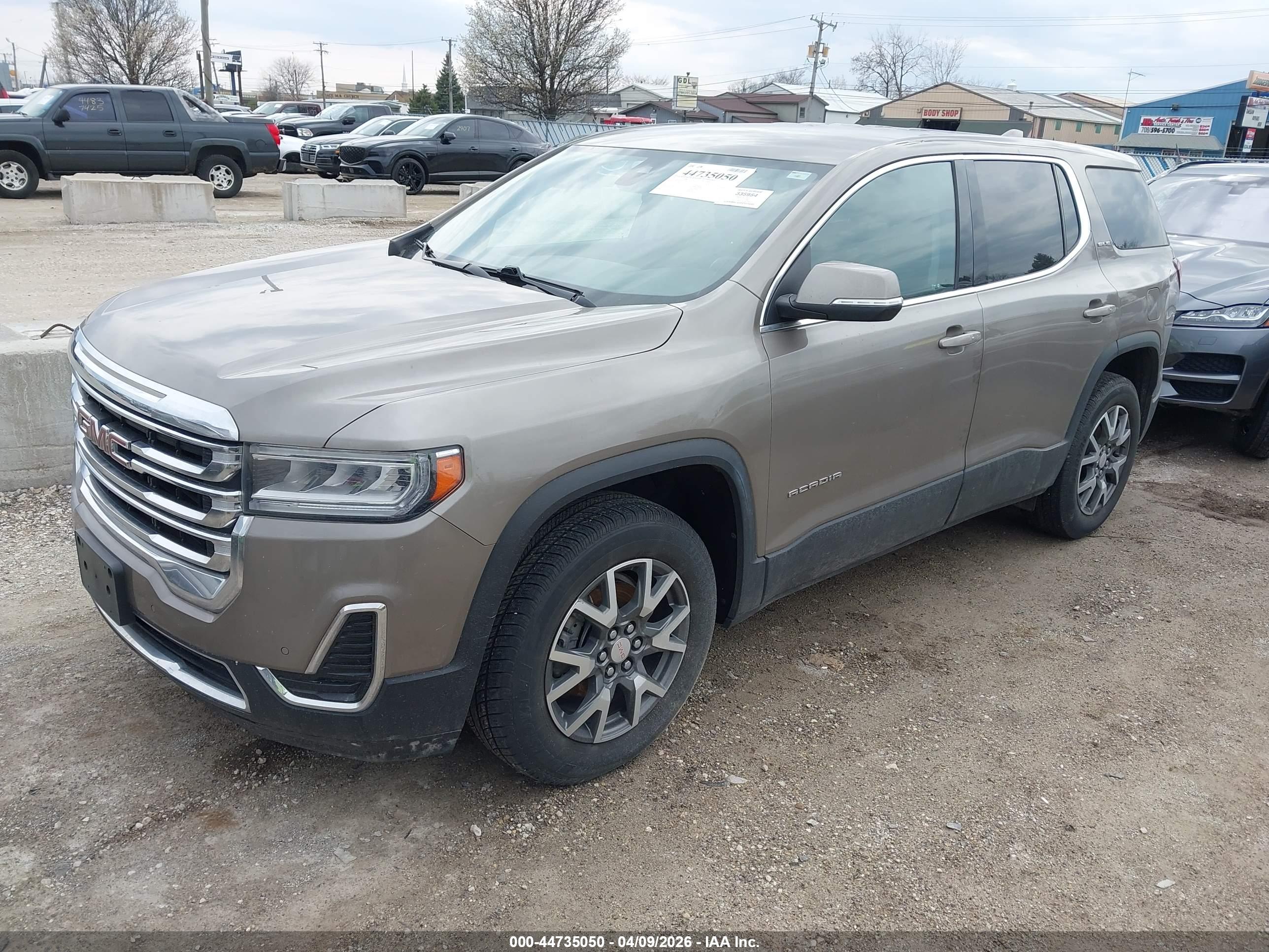 GMC ACADIA image 2