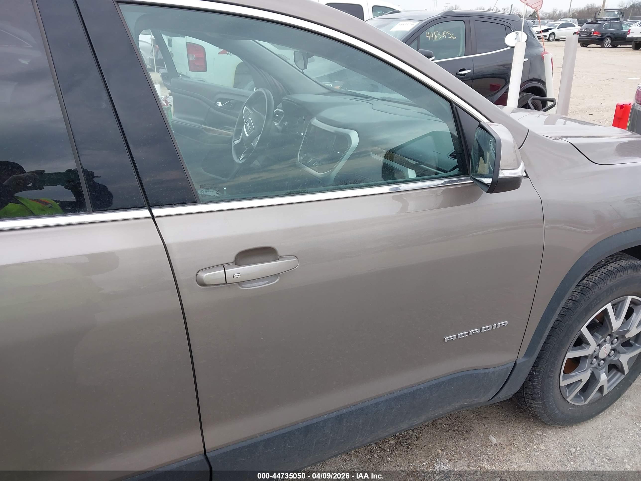 GMC ACADIA image 6
