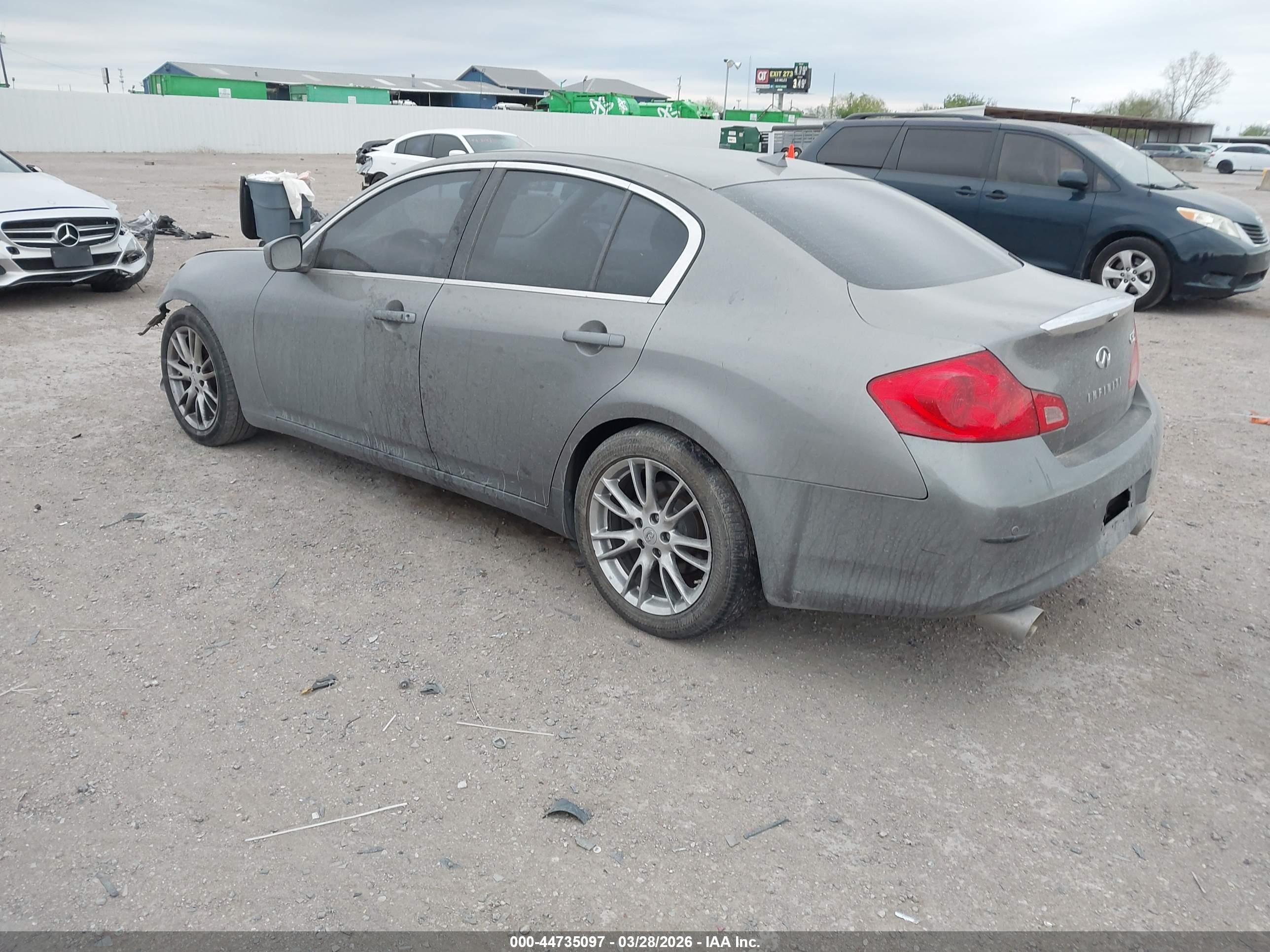 INFINITI G37 image 3