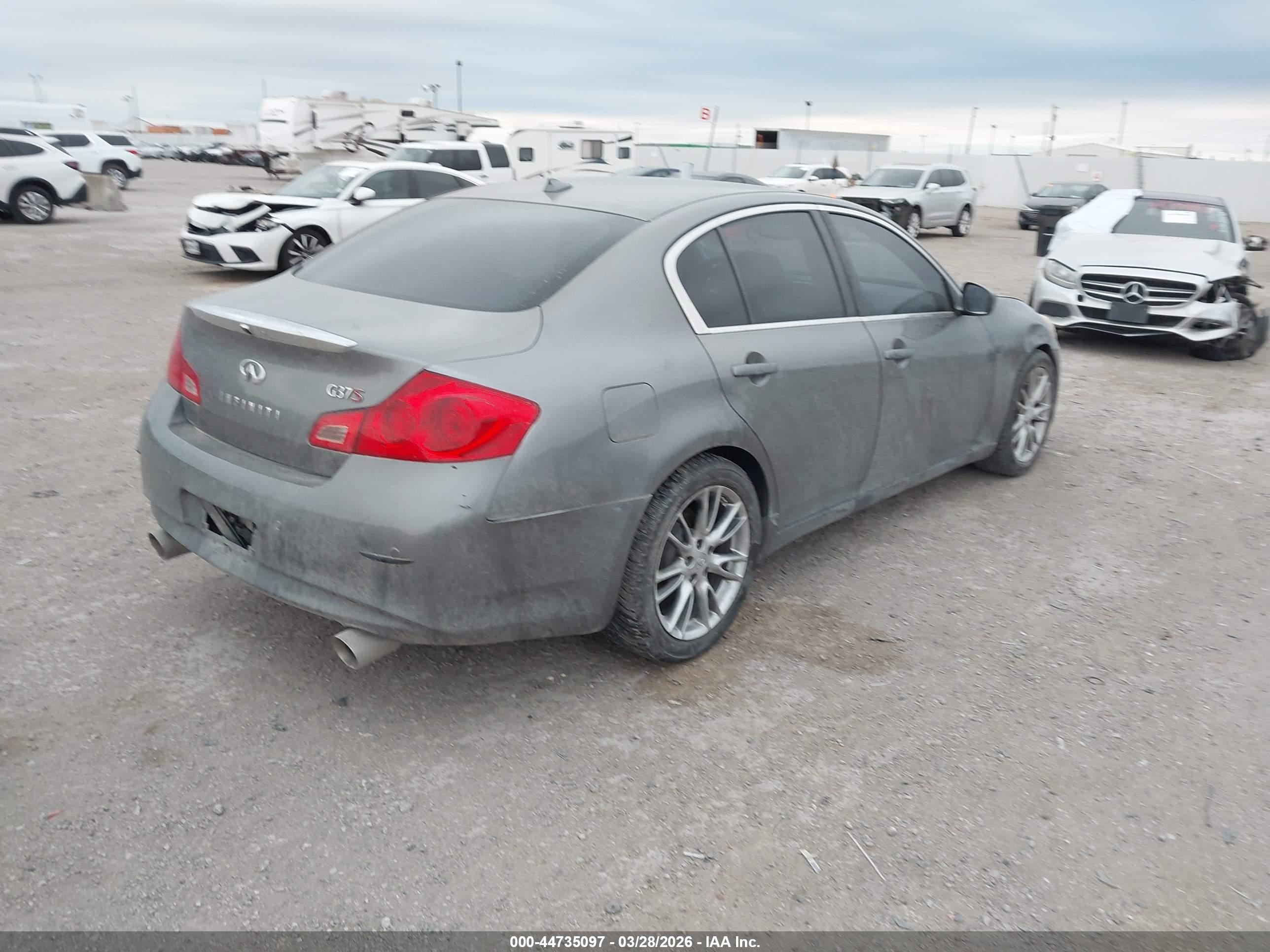 INFINITI G37 image 4