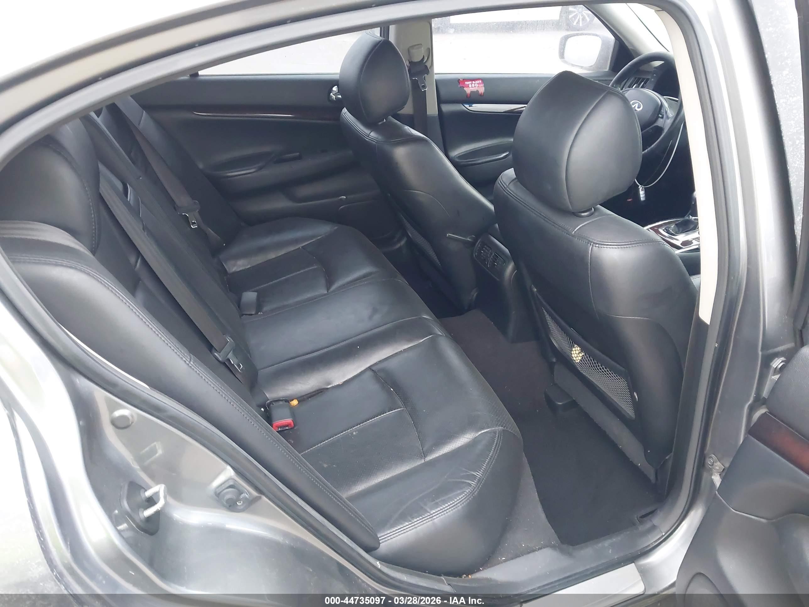 INFINITI G37 image 8