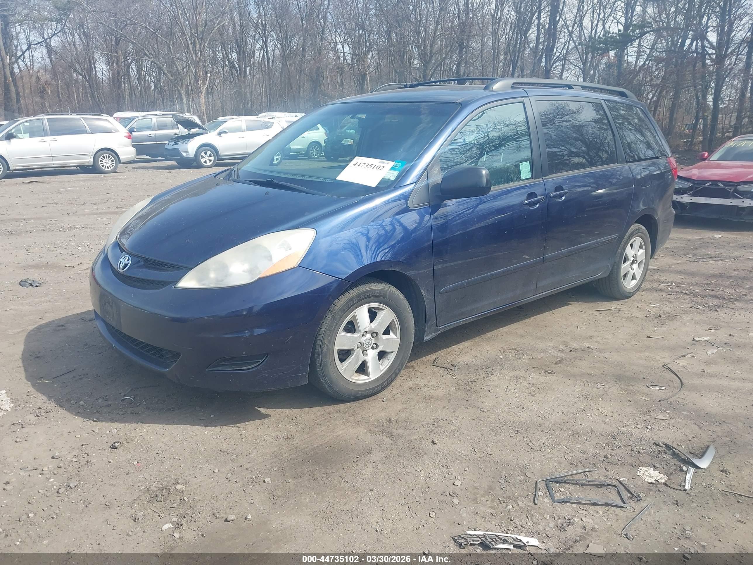 TOYOTA SIENNA image 2