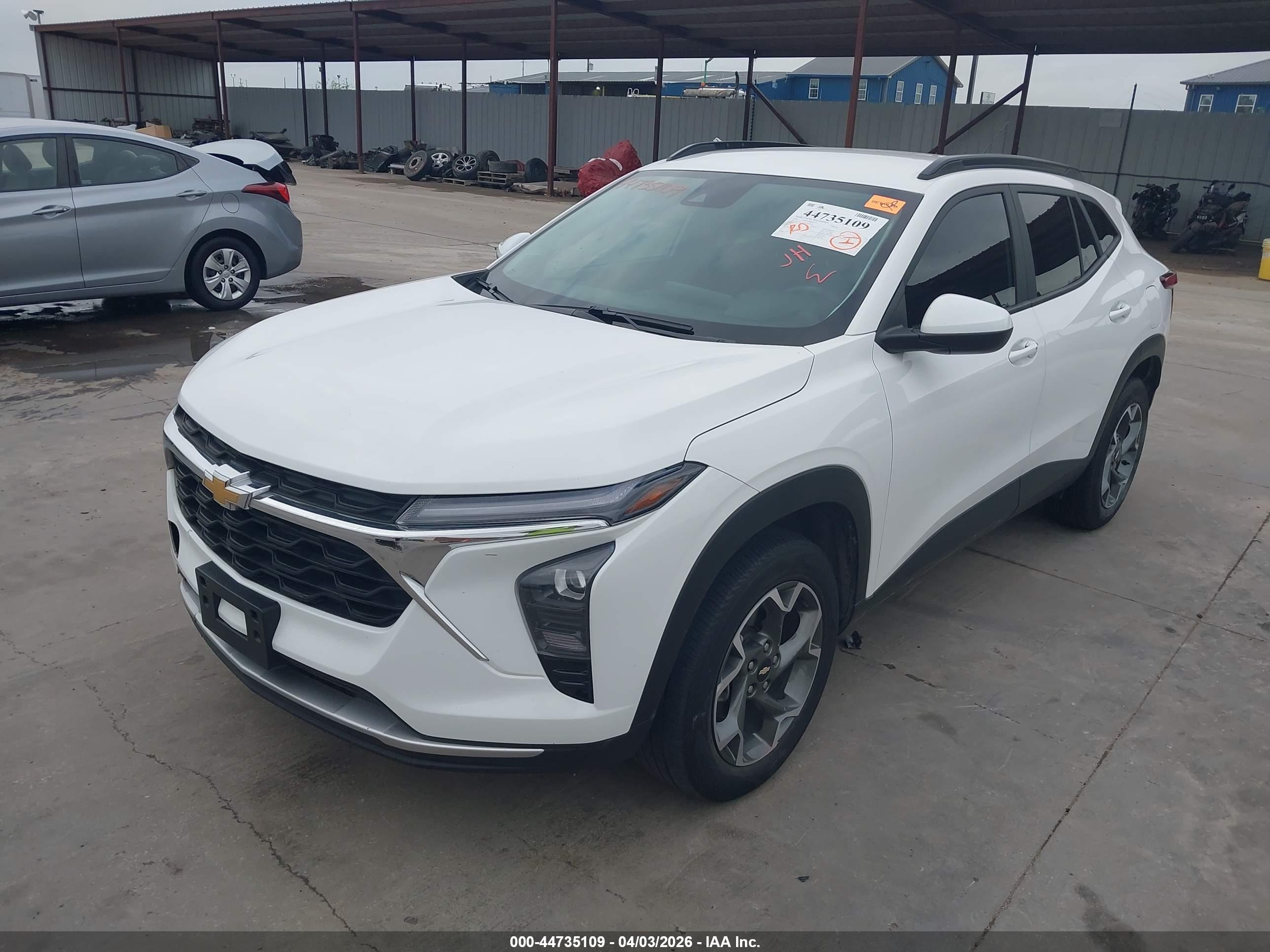 CHEVROLET TRAX image 2