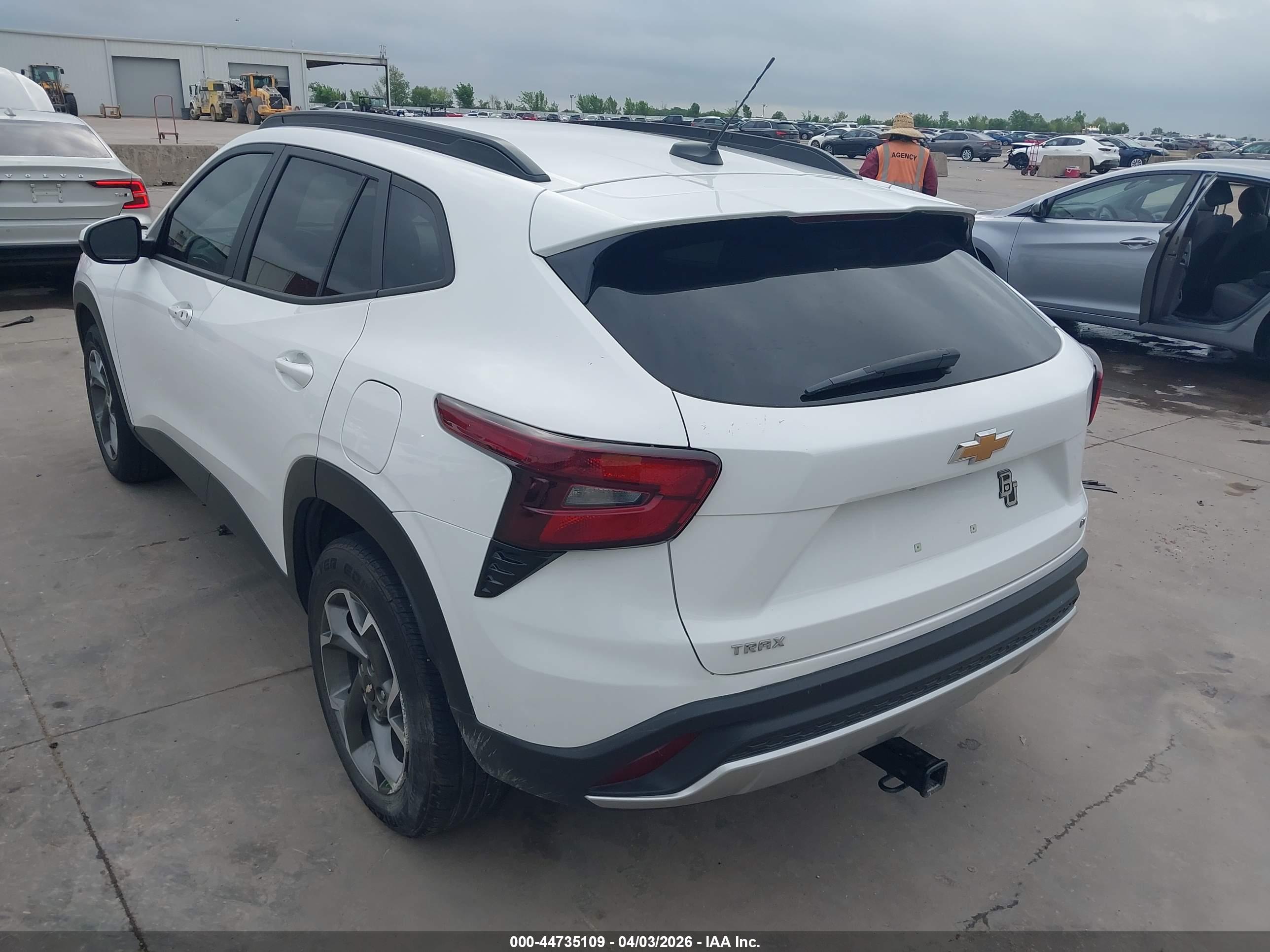 CHEVROLET TRAX image 3