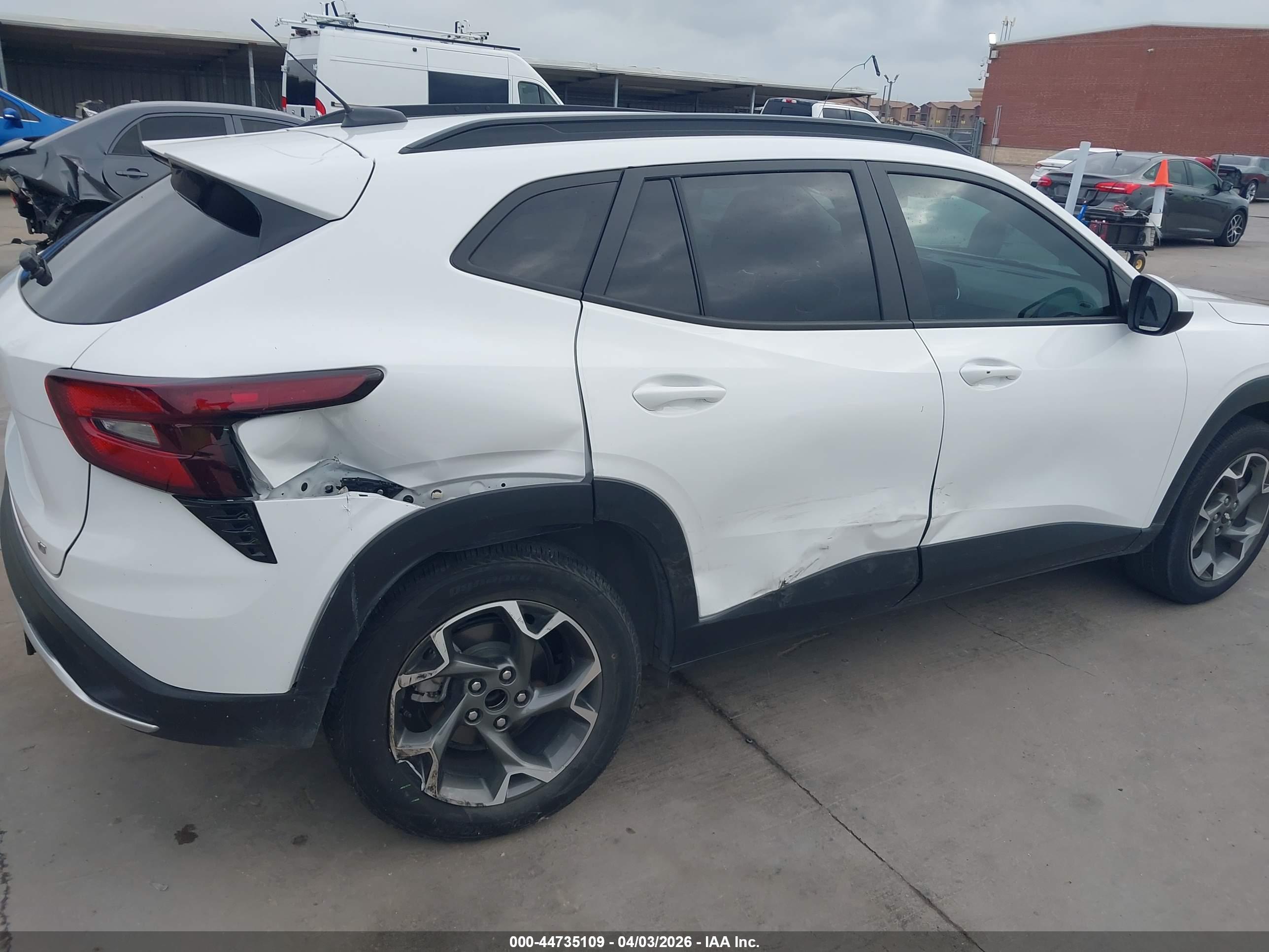 CHEVROLET TRAX image 6