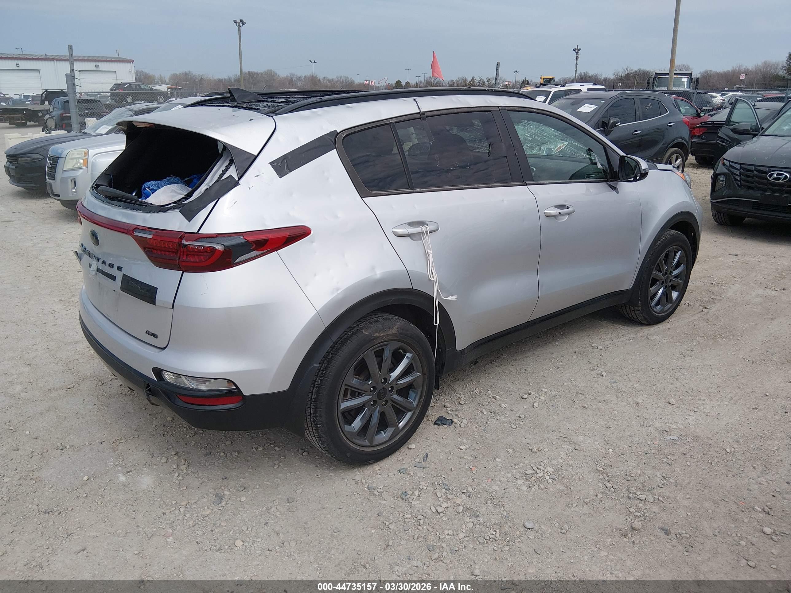 KIA SPORTAGE image 4