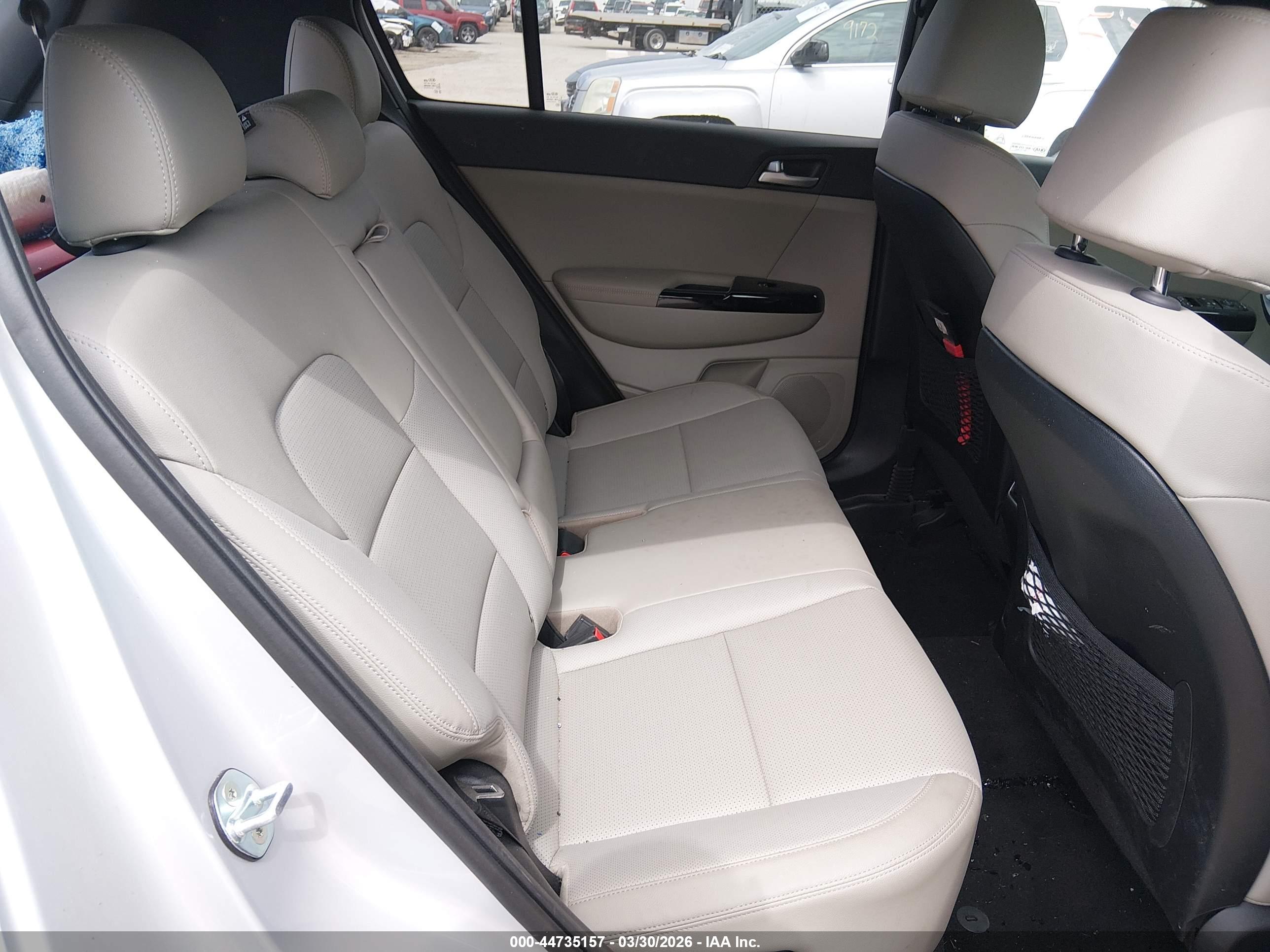 KIA SPORTAGE image 8