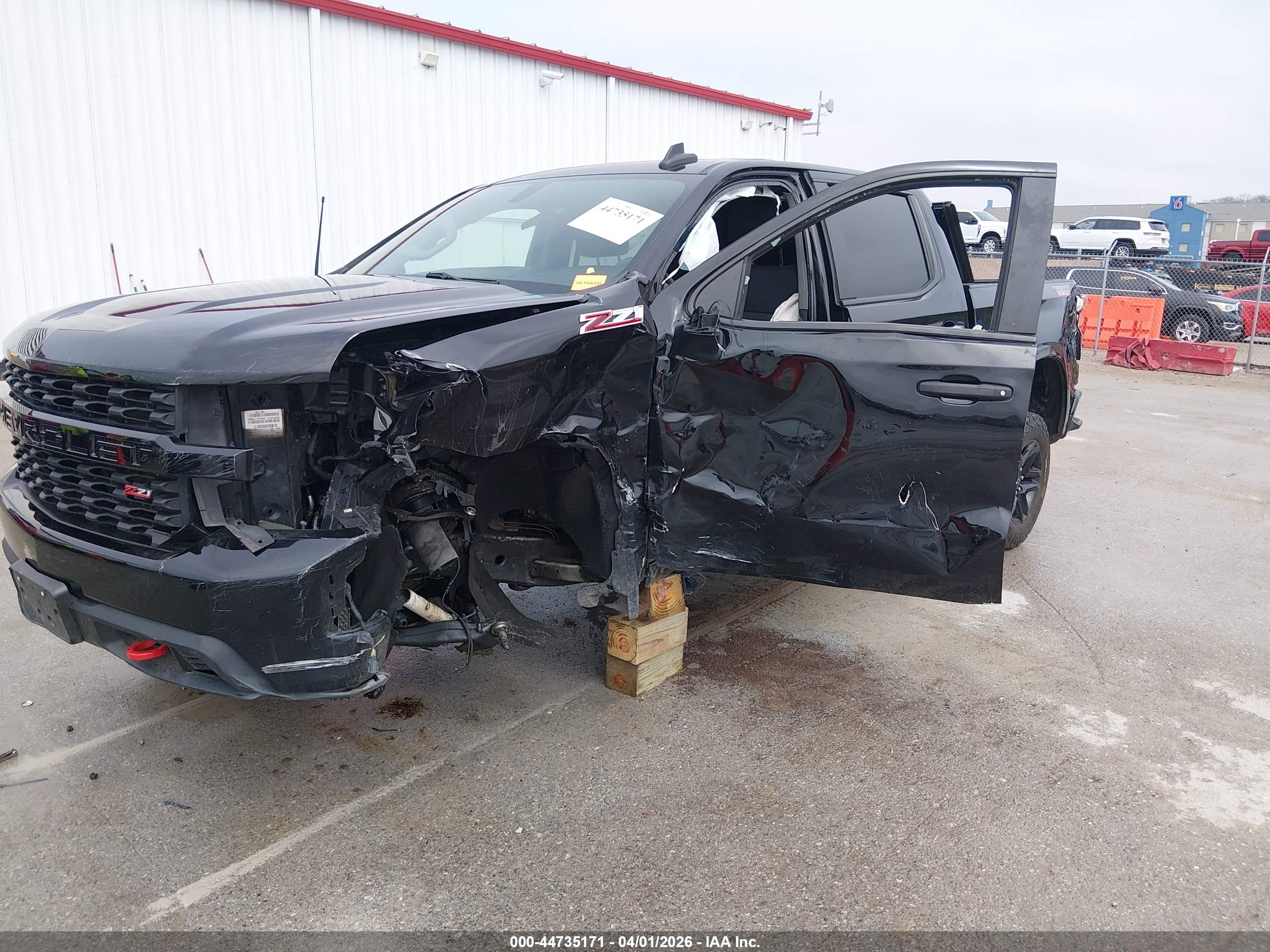CHEVROLET SILVERADO image 2