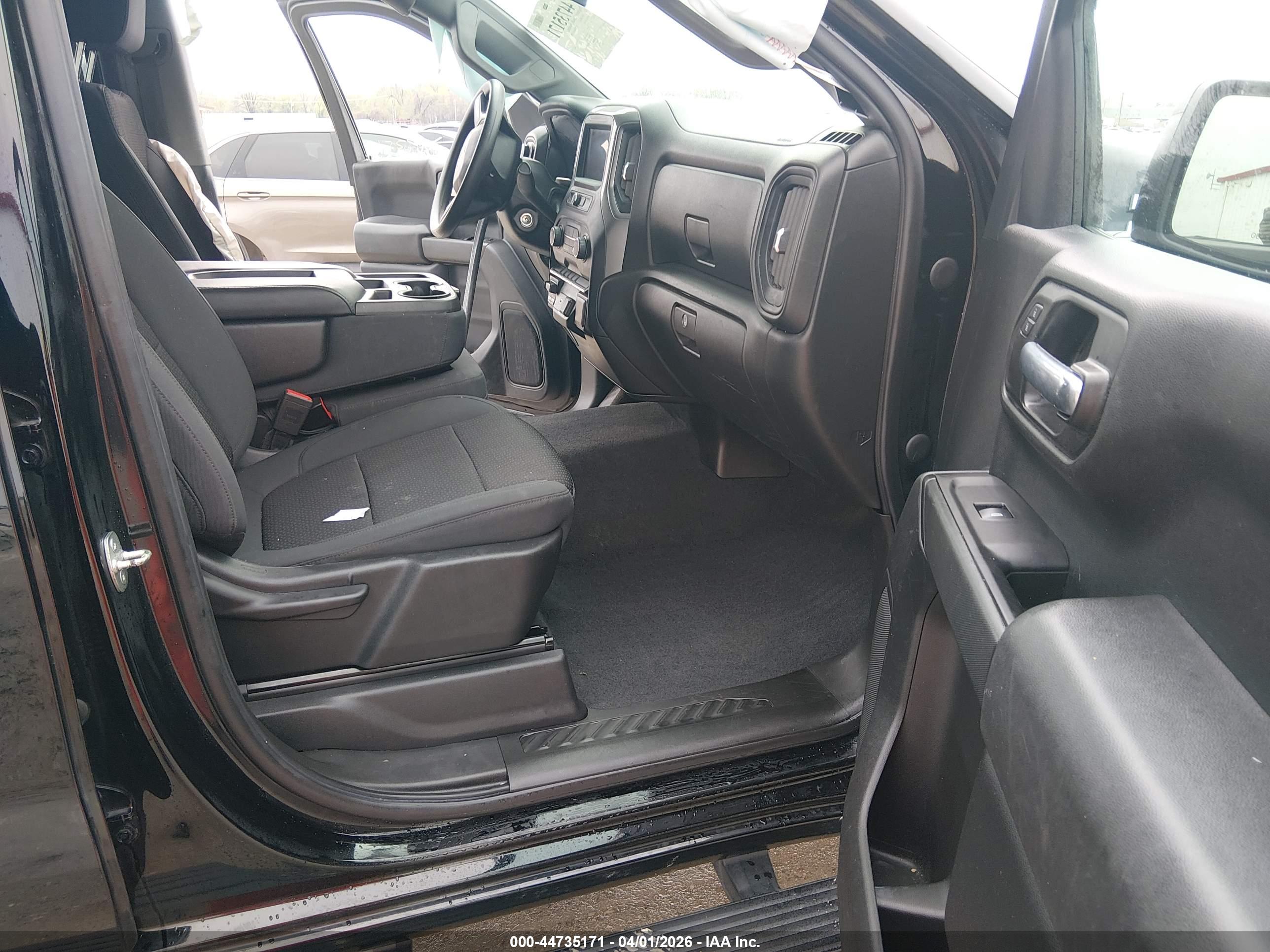 CHEVROLET SILVERADO image 5