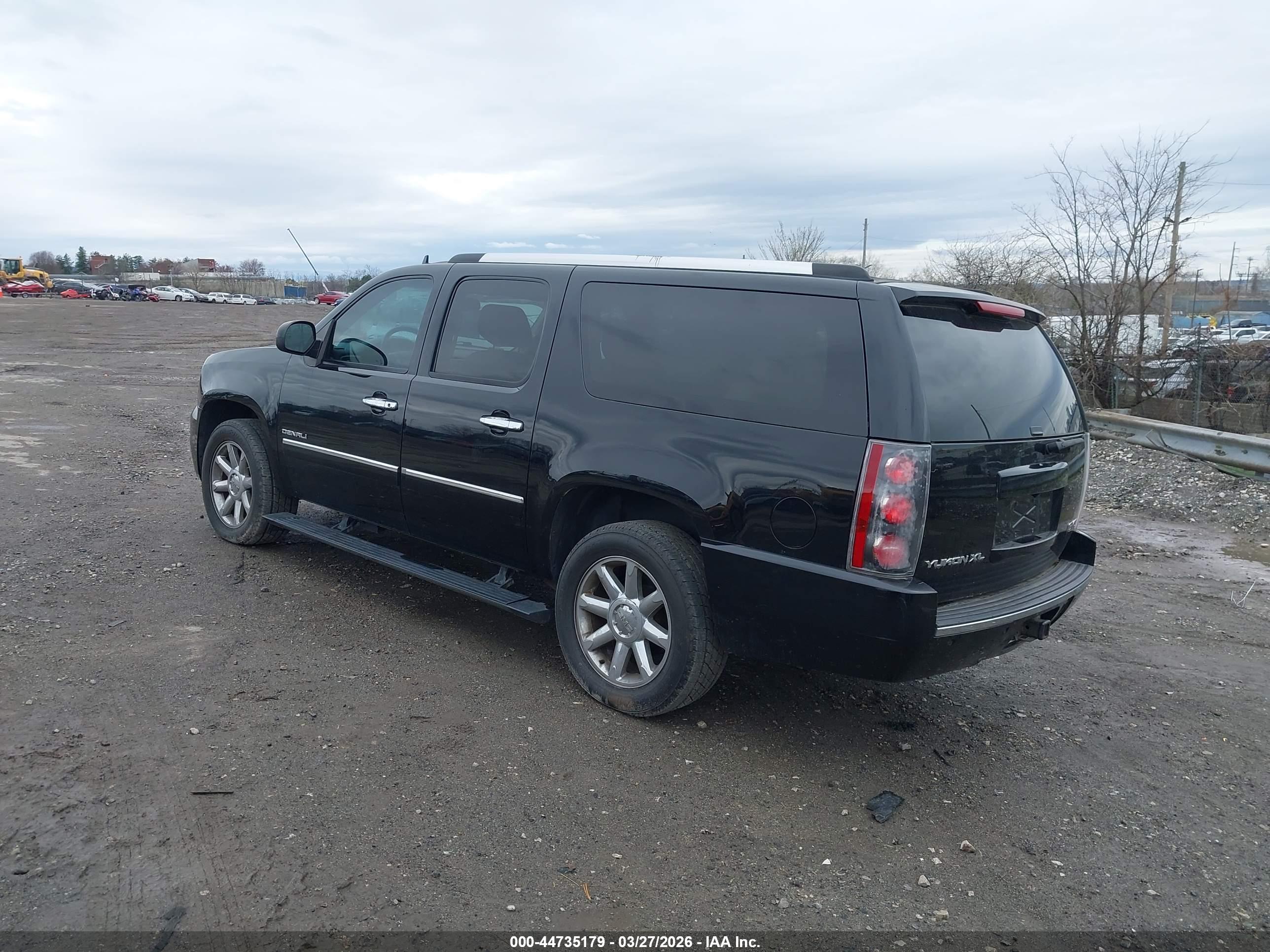 GMC YUKON image 3