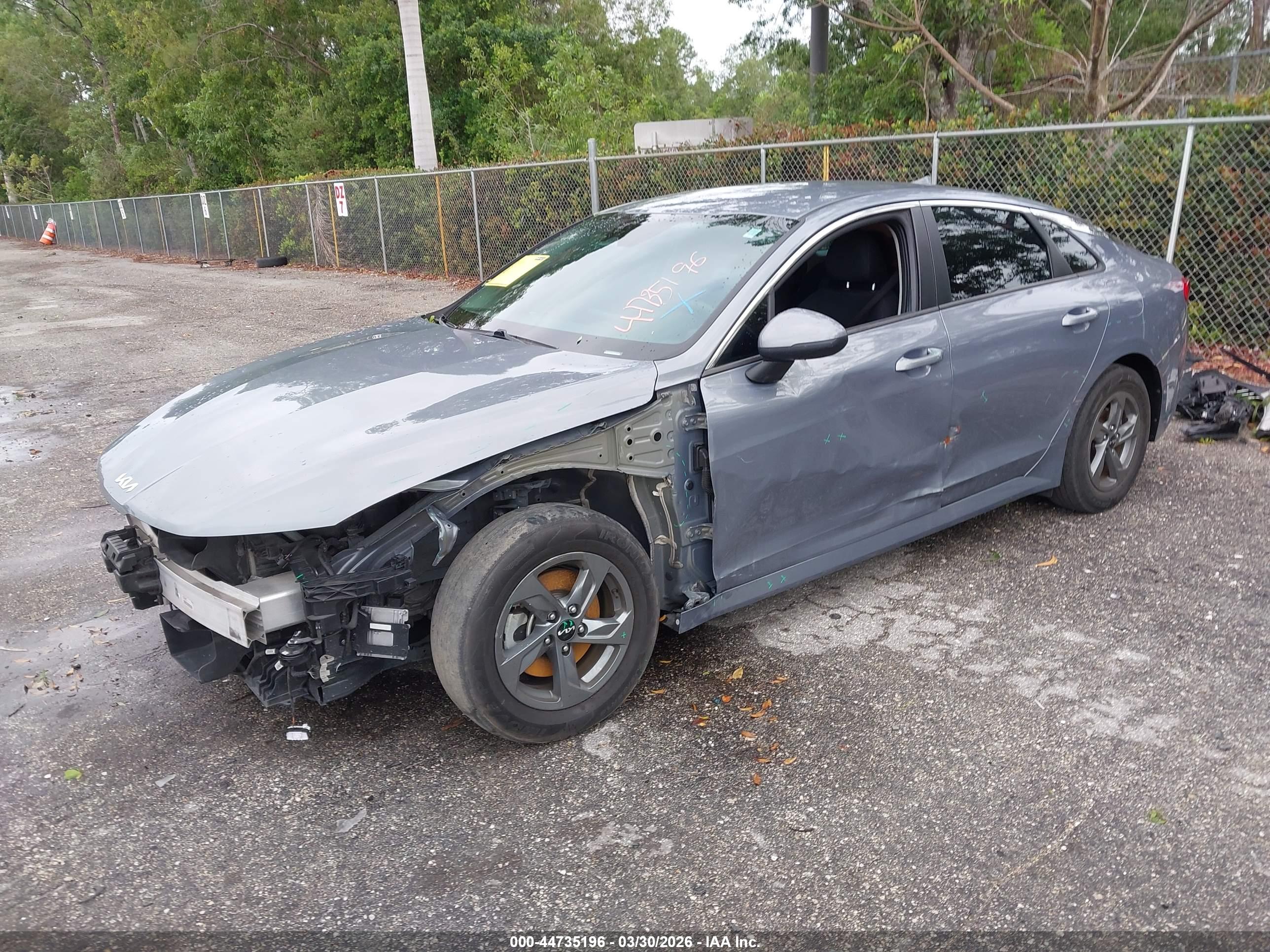 KIA K5 image 2