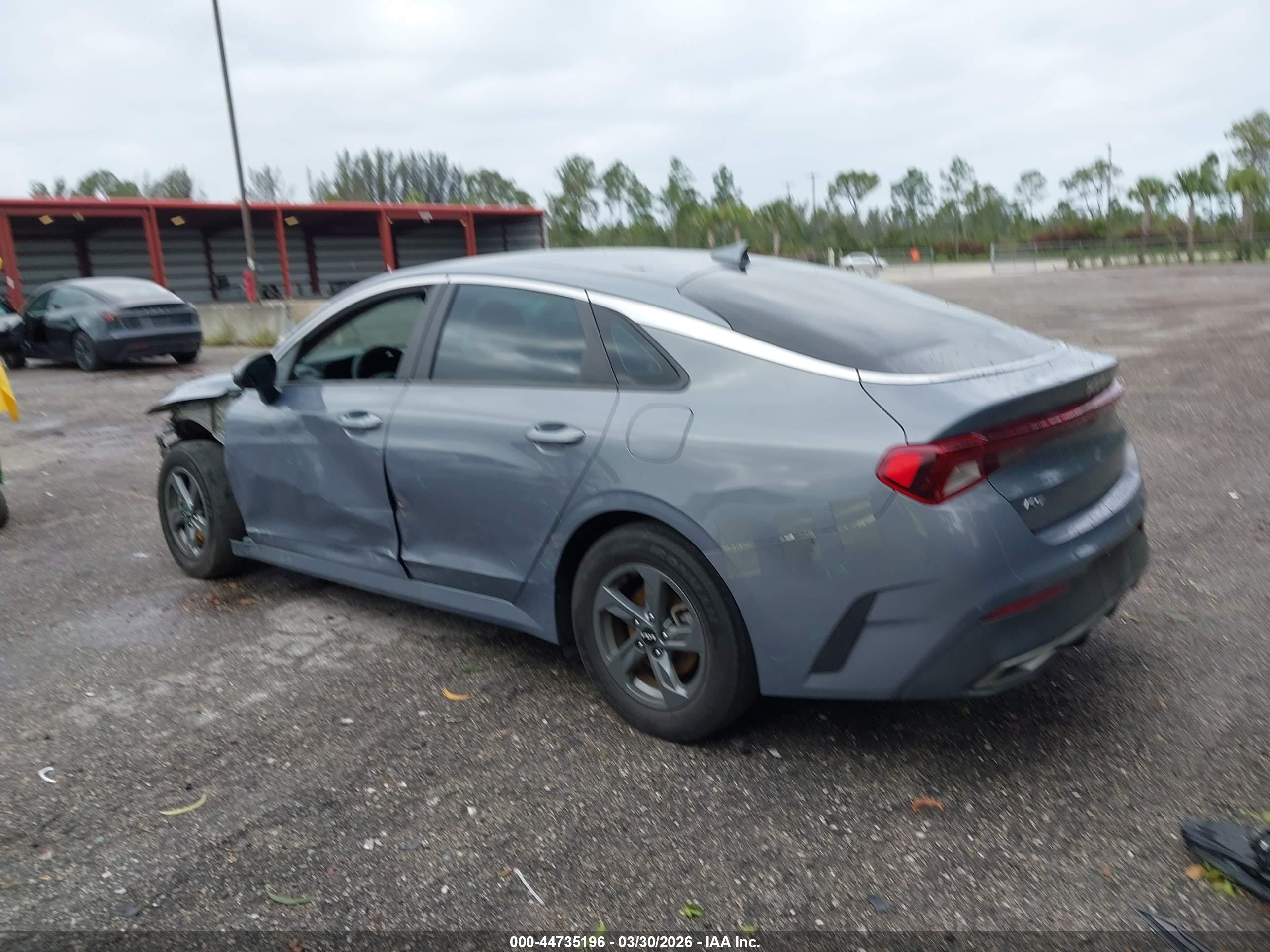 KIA K5 image 3