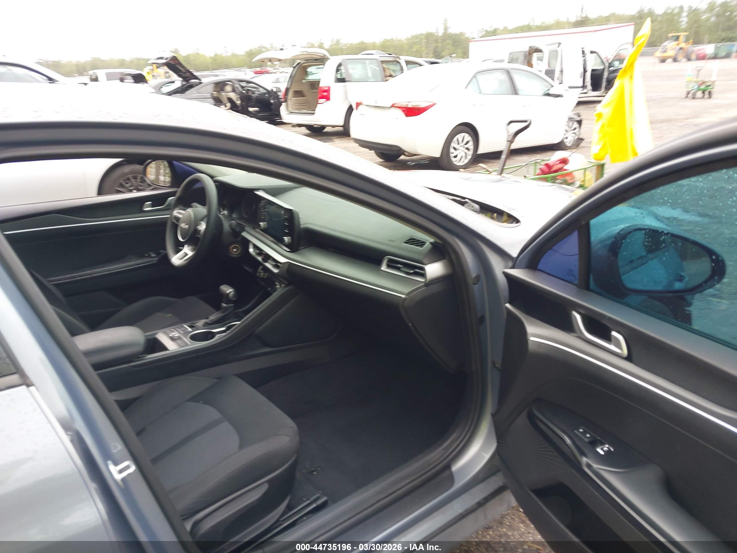 KIA K5 image 5
