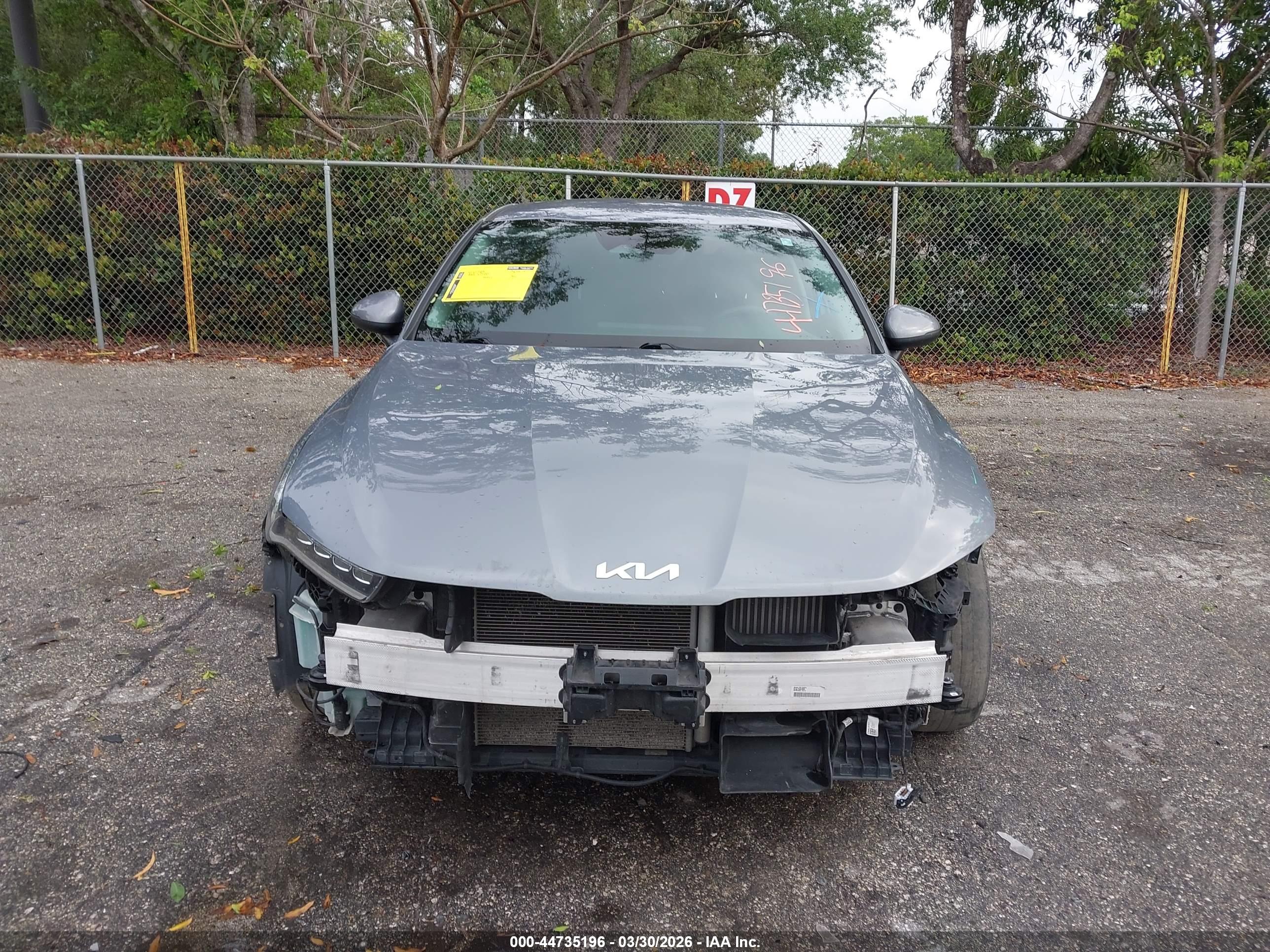KIA K5 image 6
