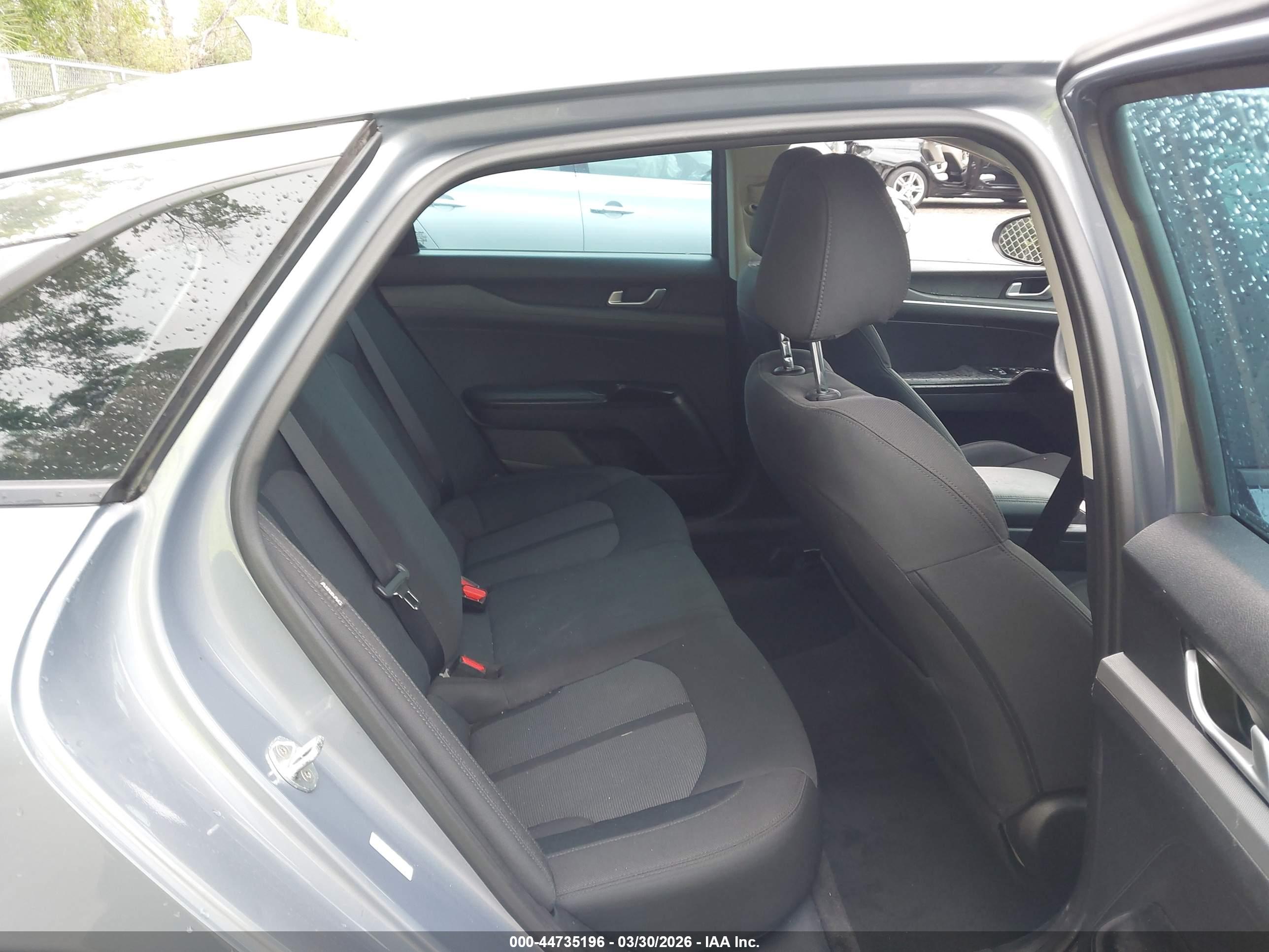 KIA K5 image 8