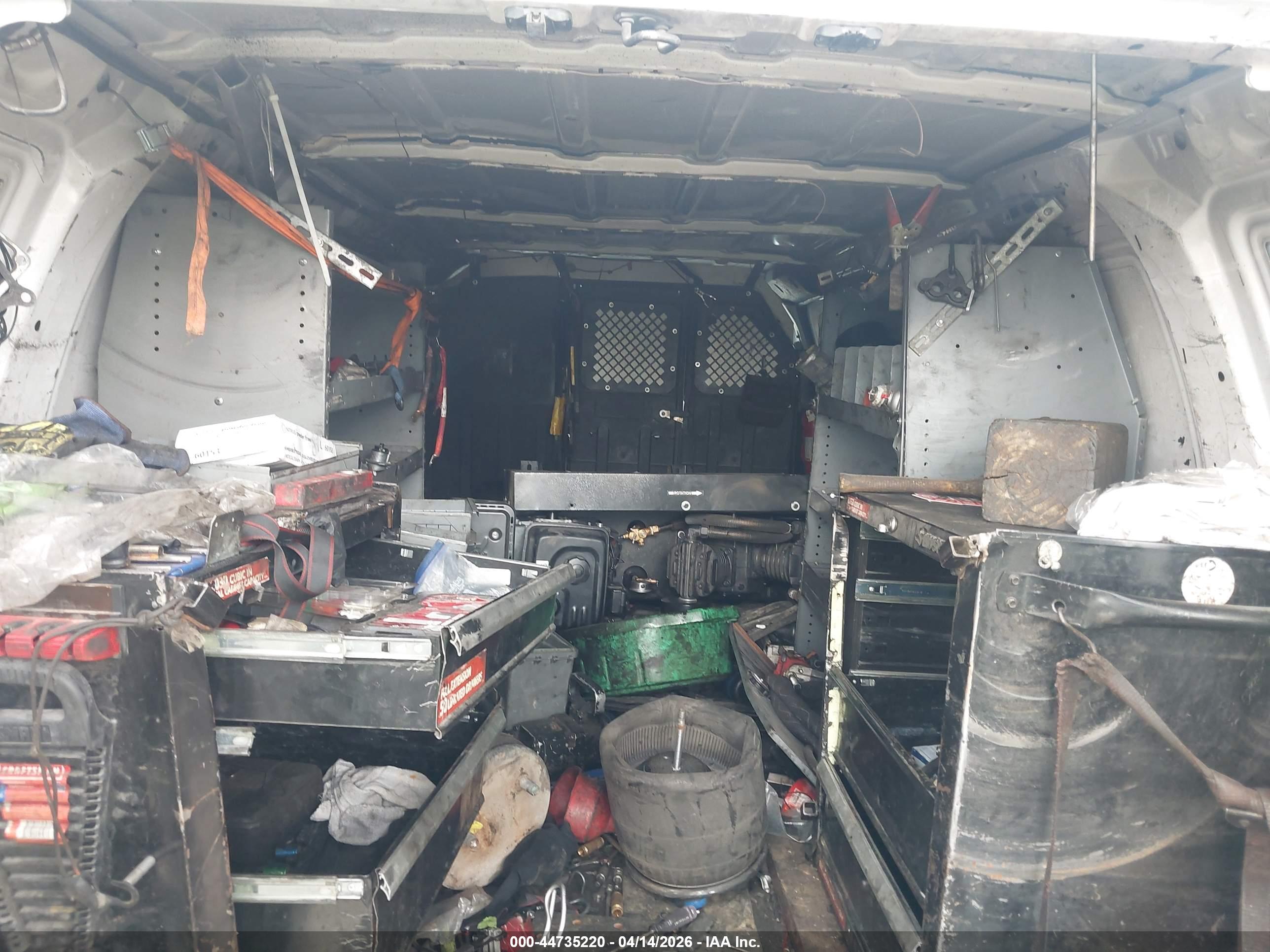 FORD E-350 image 8