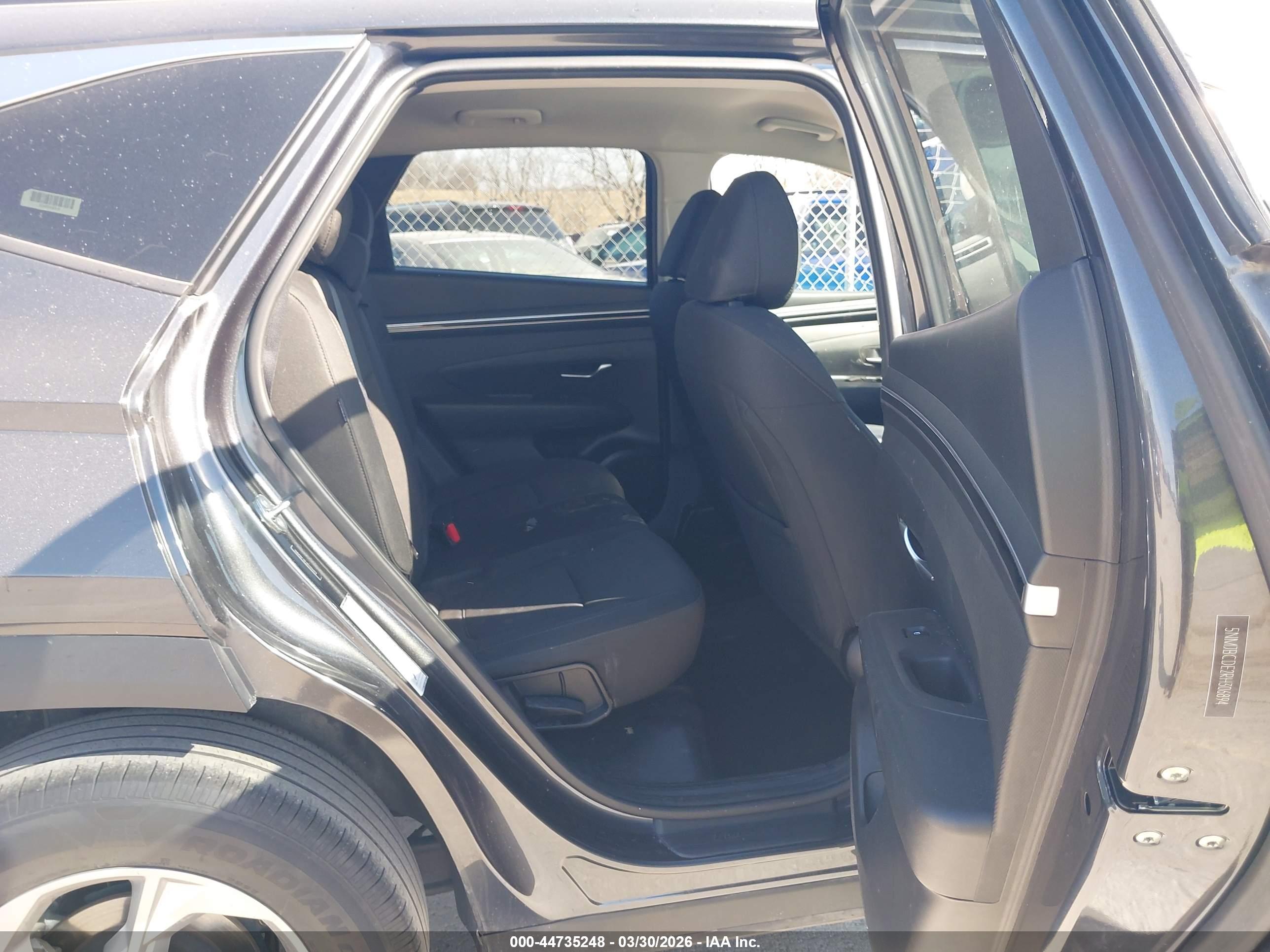 HYUNDAI TUCSON image 8