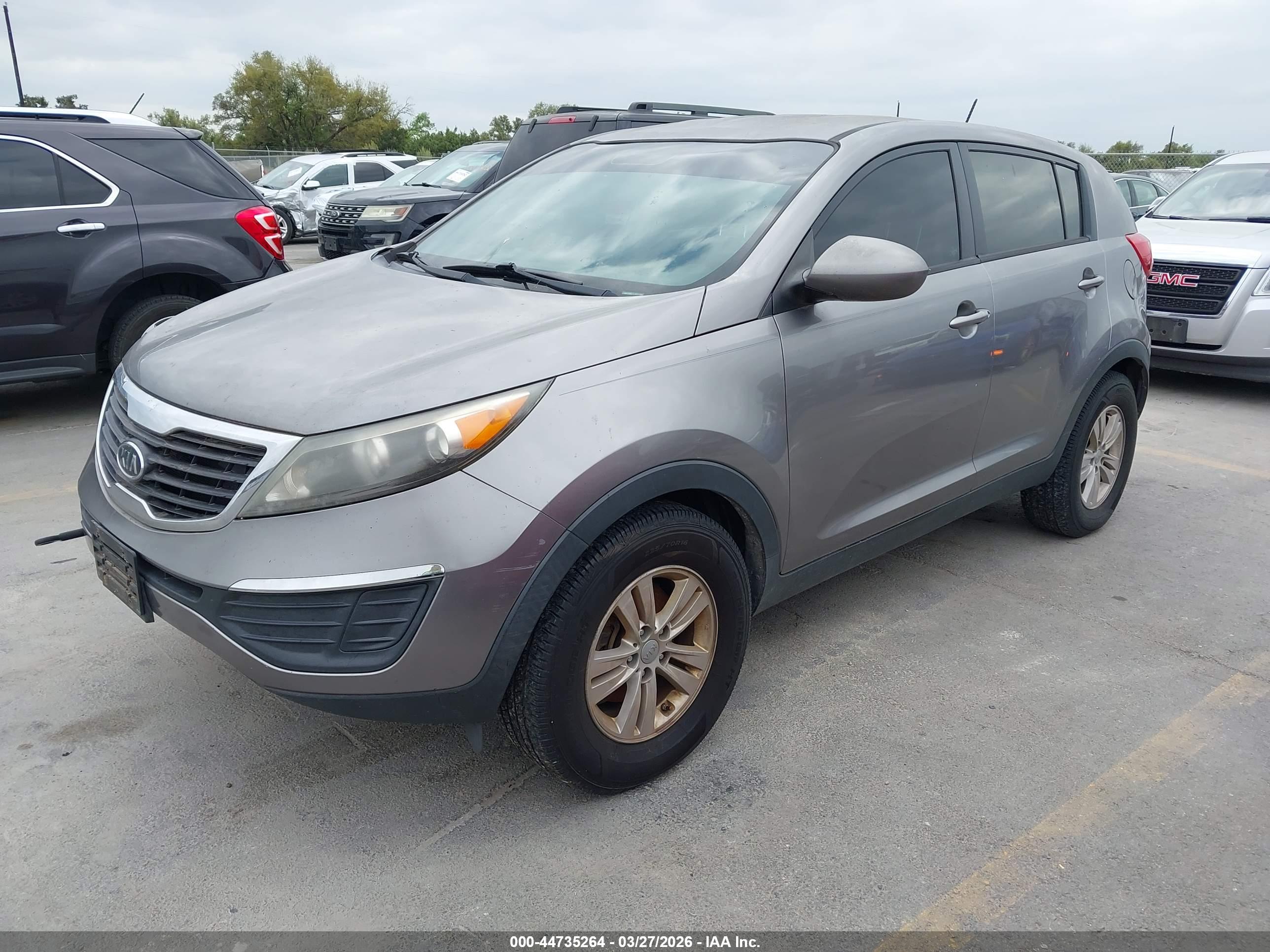 KIA SPORTAGE image 2