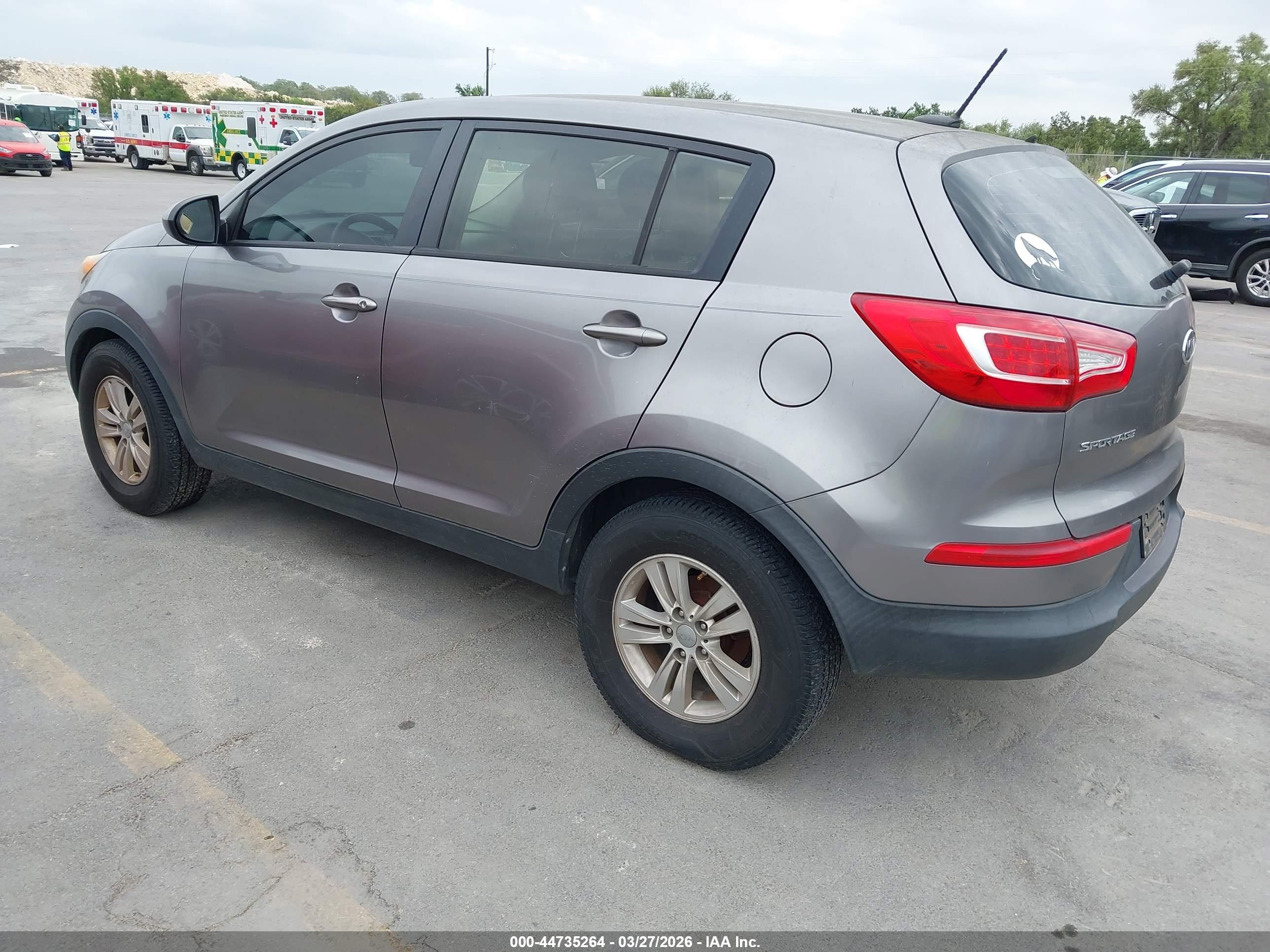 KIA SPORTAGE image 3