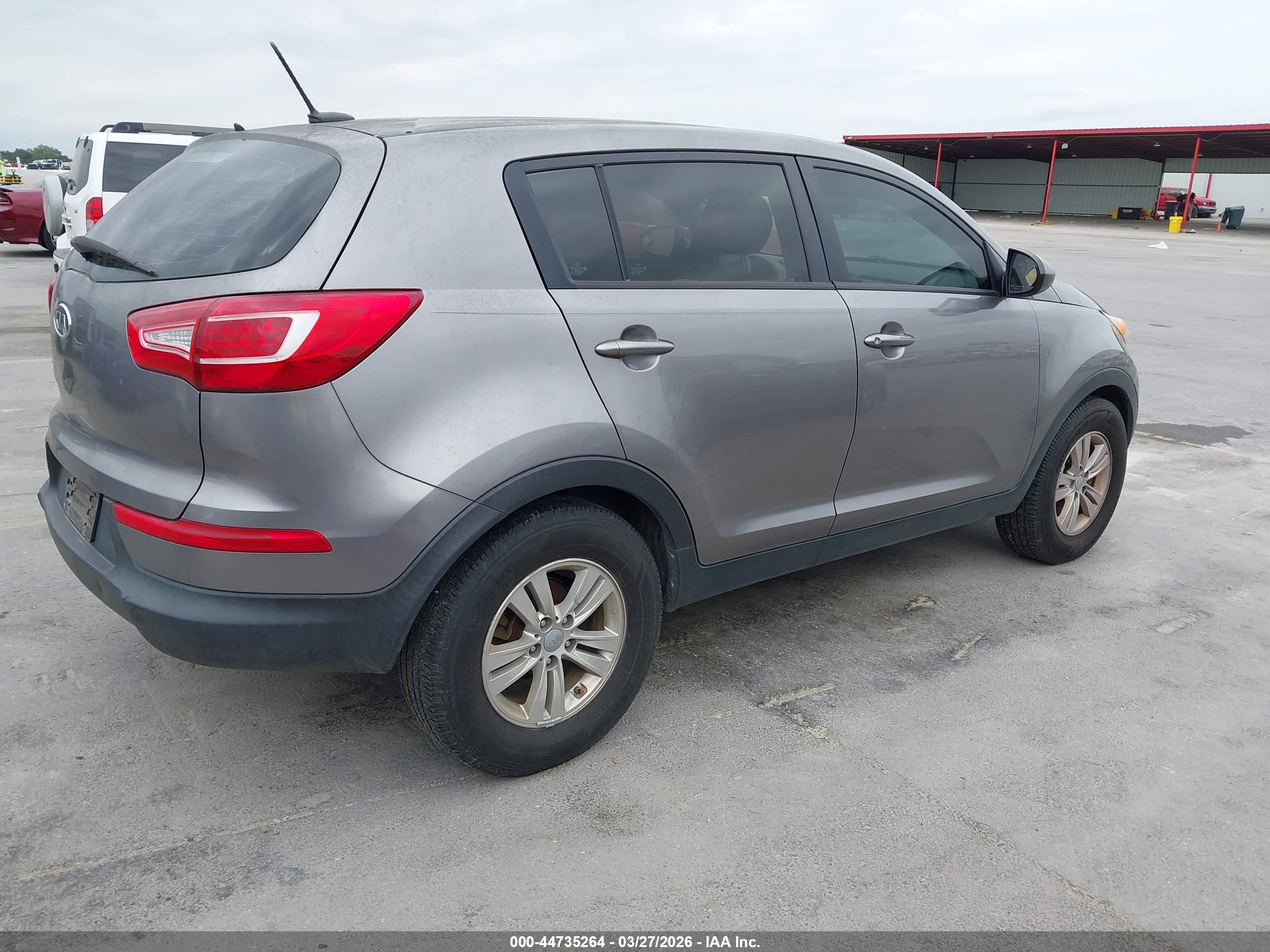 KIA SPORTAGE image 4