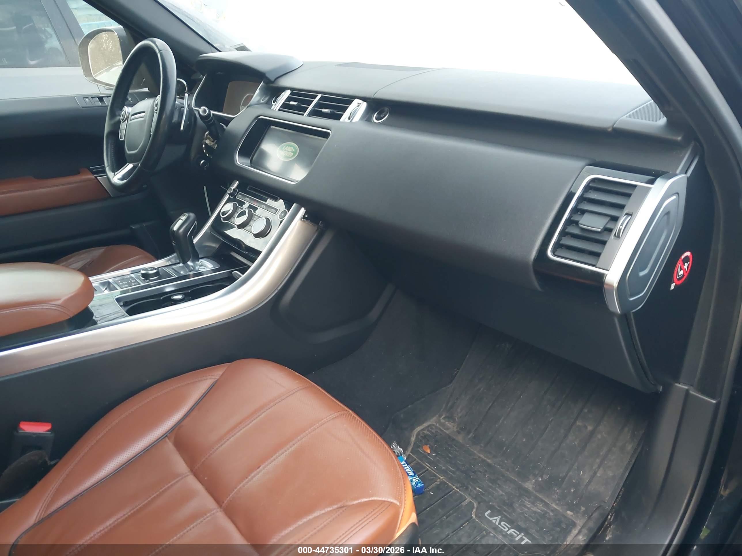 LAND ROVER image 5
