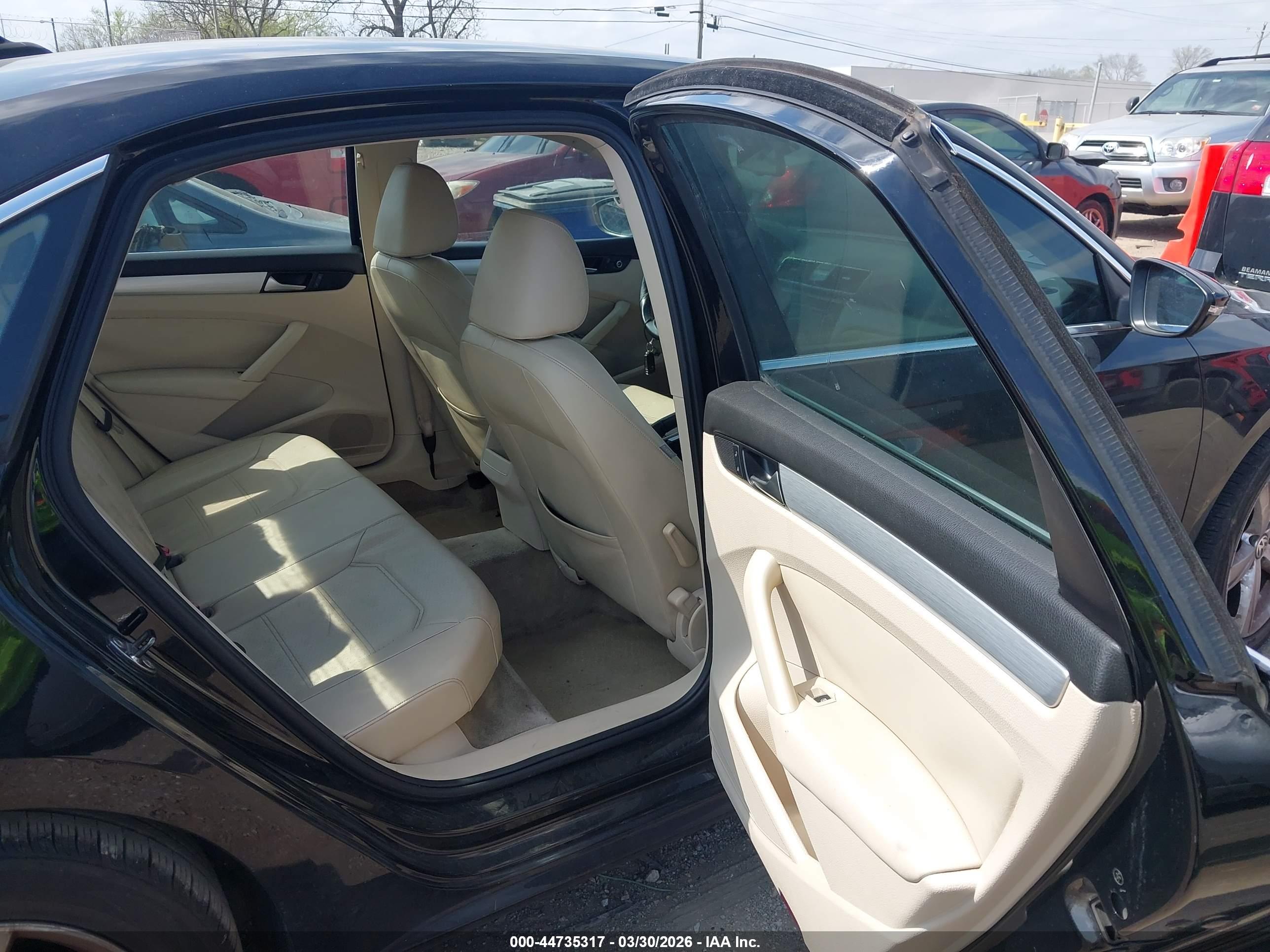 VOLKSWAGEN PASSAT image 8