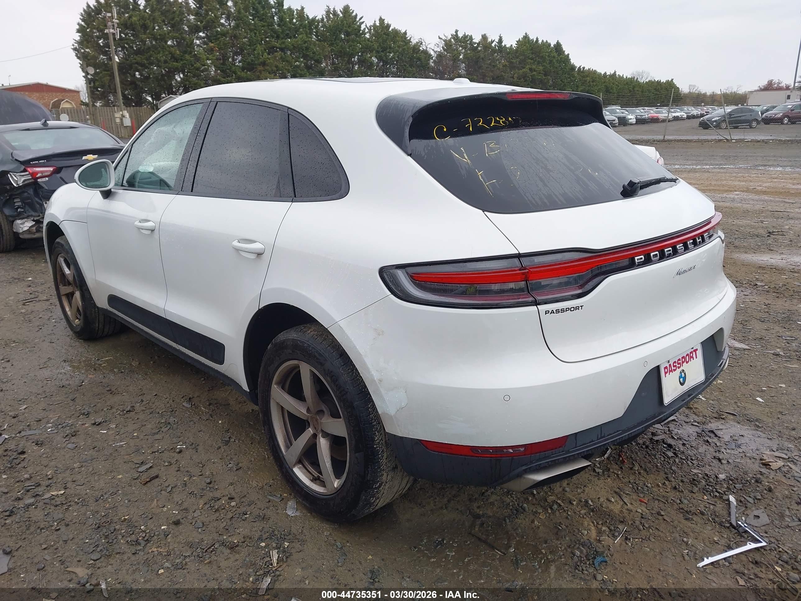 PORSCHE MACAN image 3