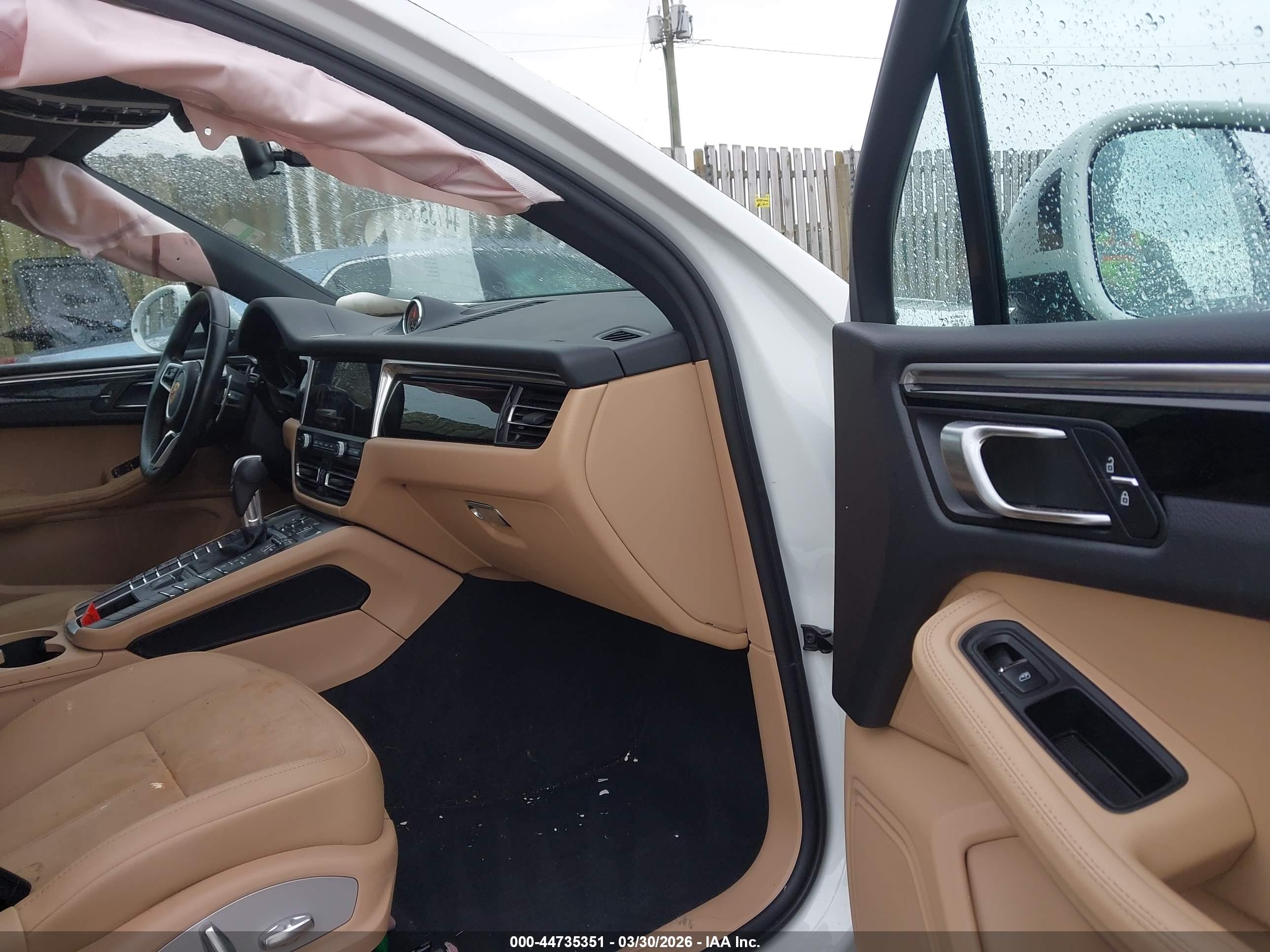 PORSCHE MACAN image 5