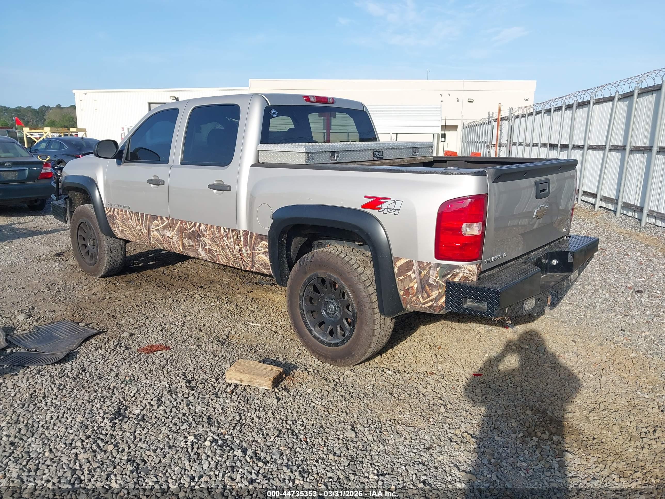 CHEVROLET SILVERADO image 3