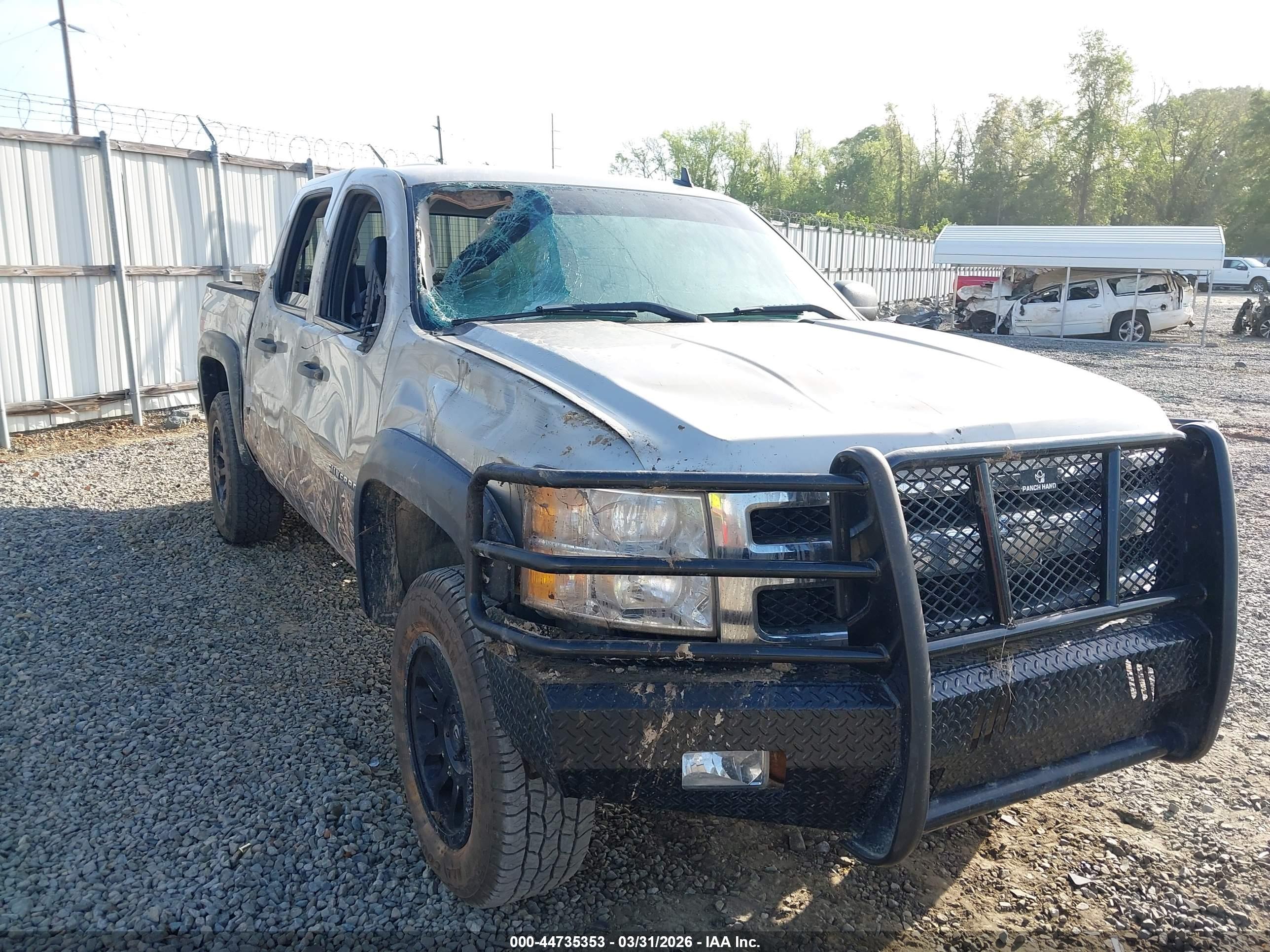 CHEVROLET SILVERADO image 6