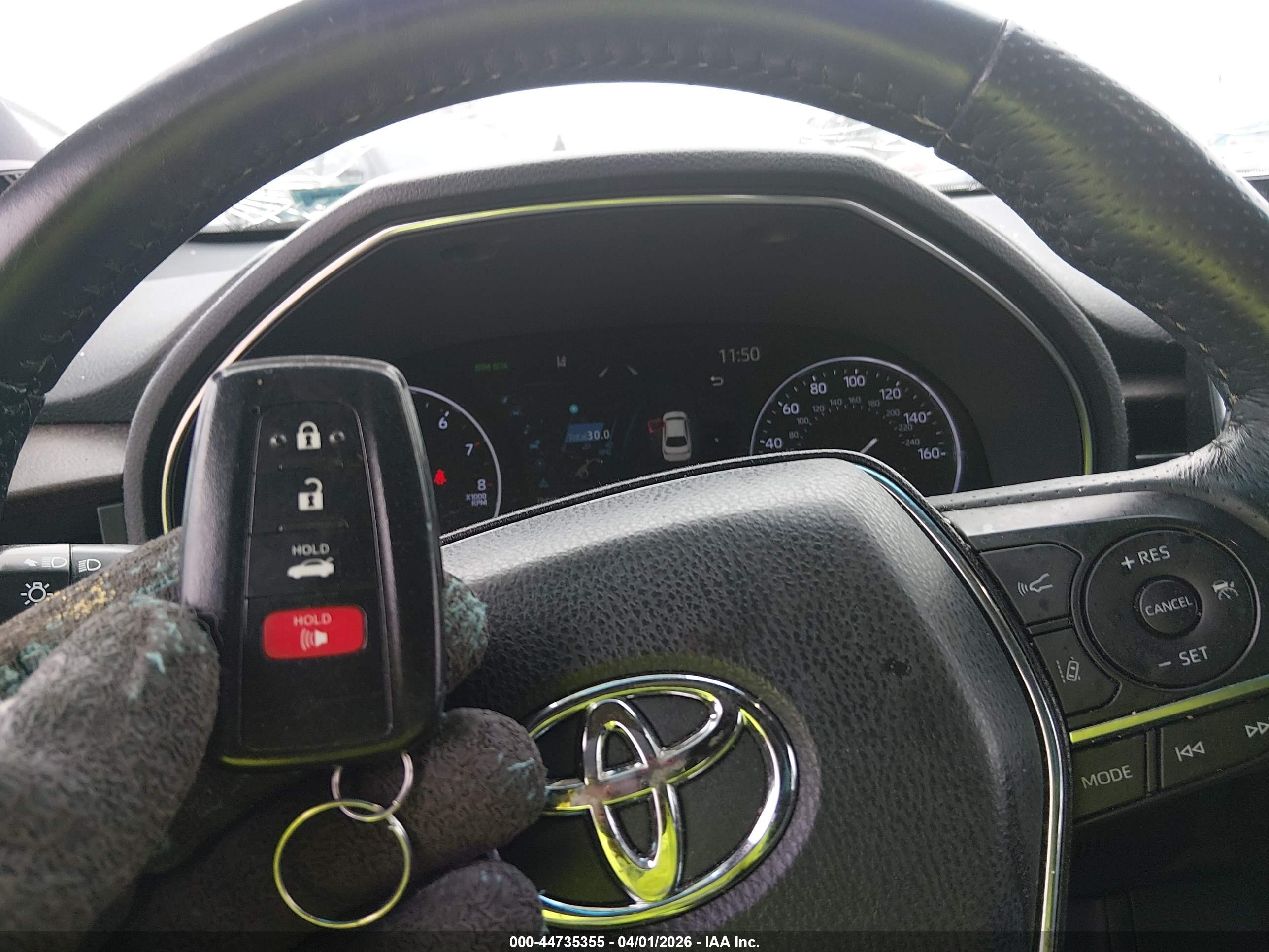 TOYOTA AVALON image 11