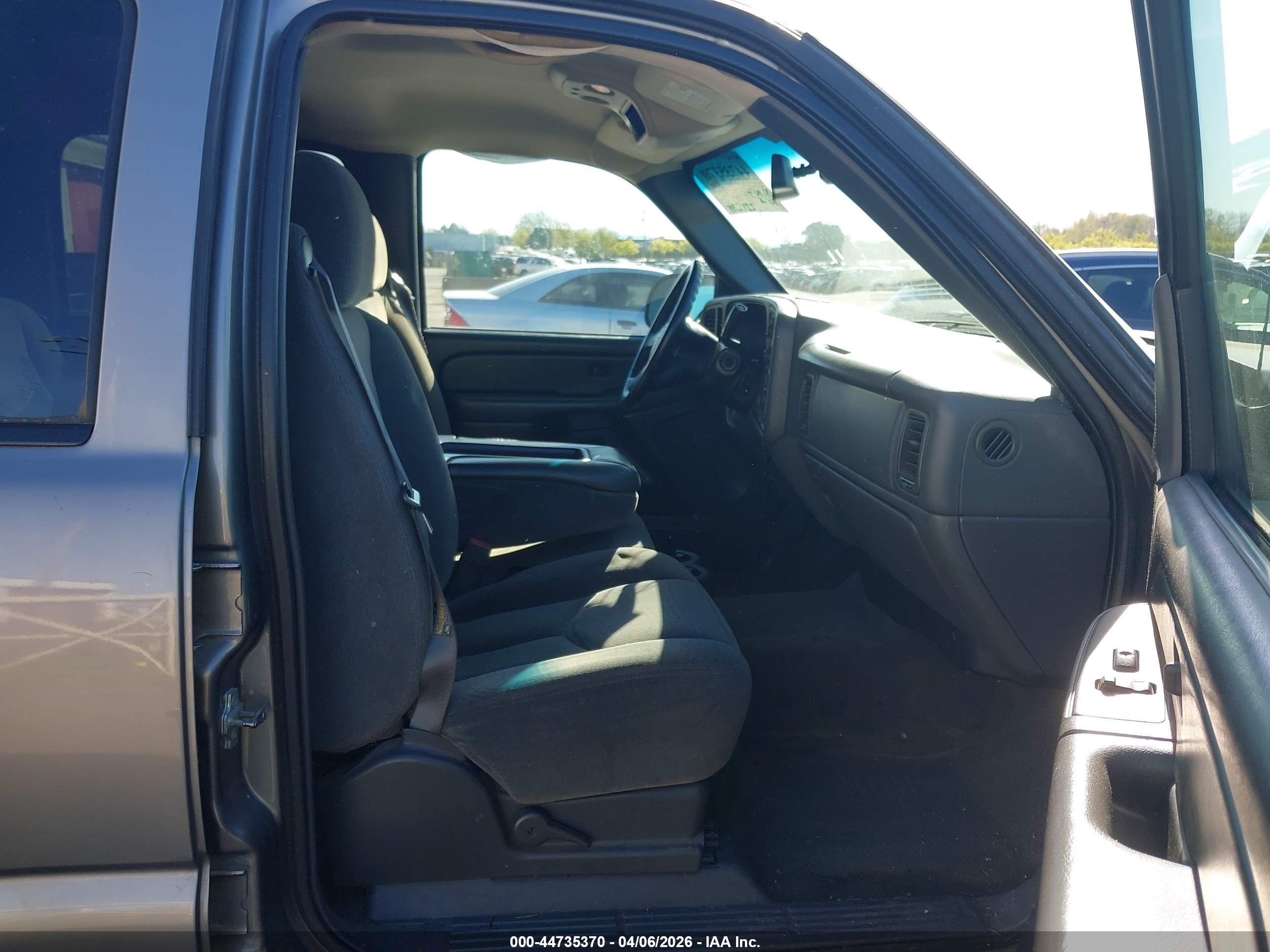 CHEVROLET SILVERADO image 5
