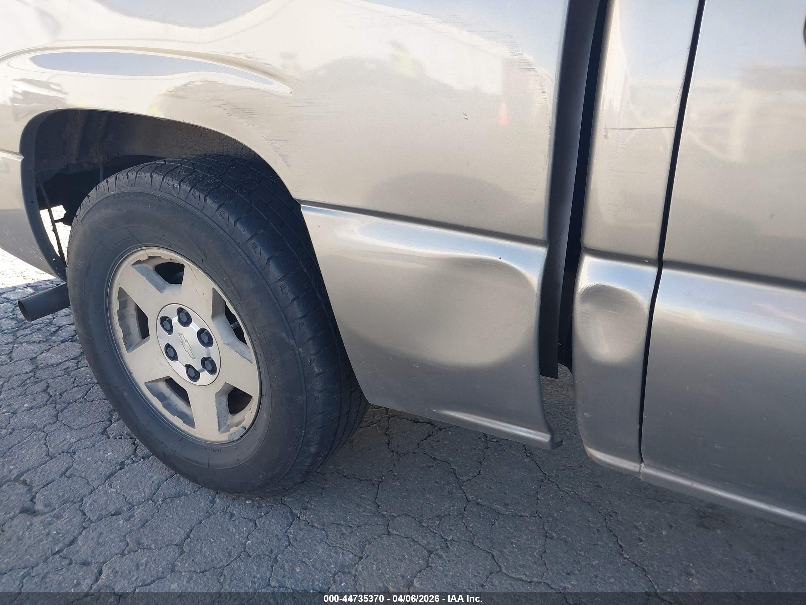 CHEVROLET SILVERADO image 6