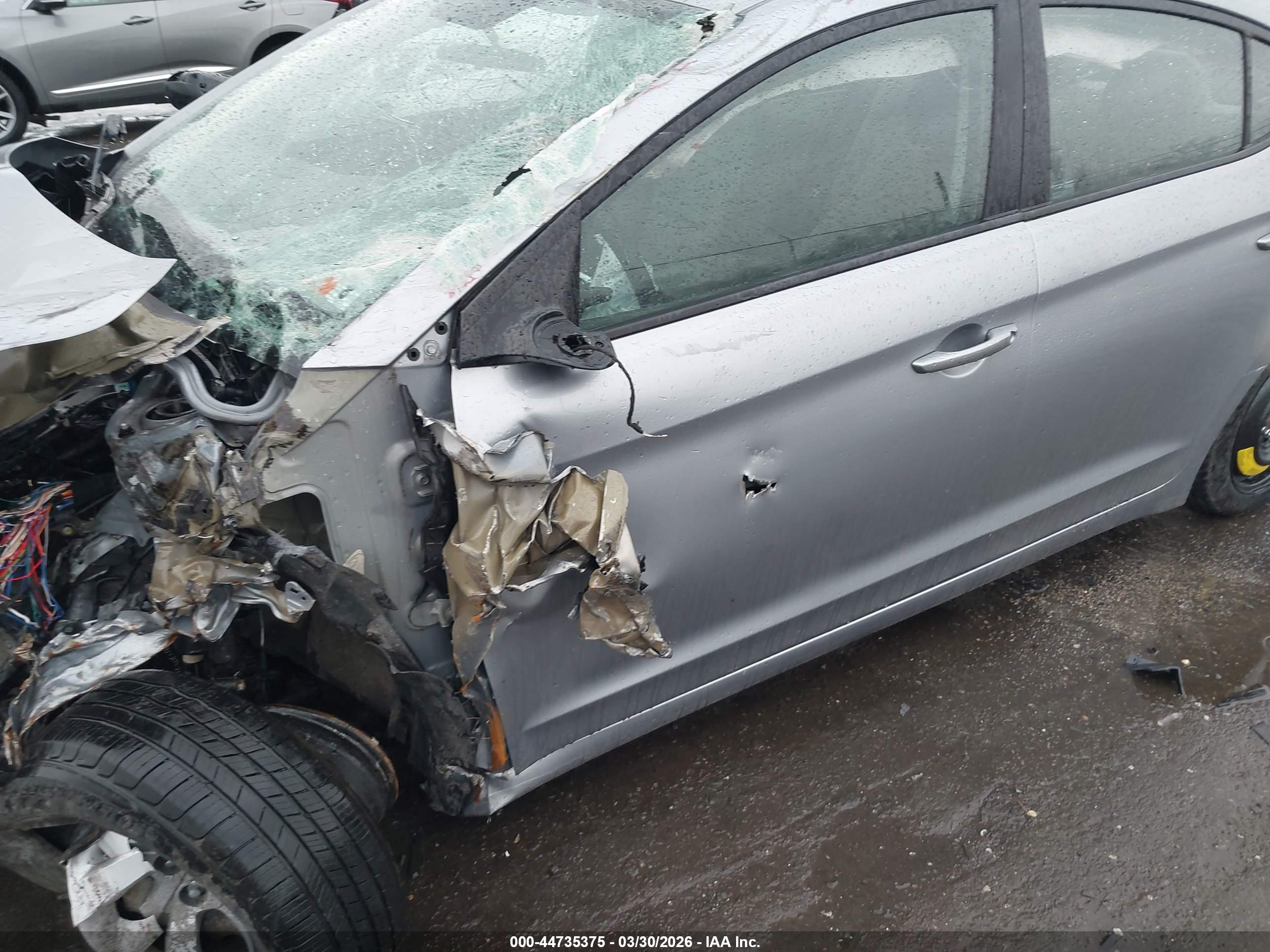 HYUNDAI ELANTRA image 6