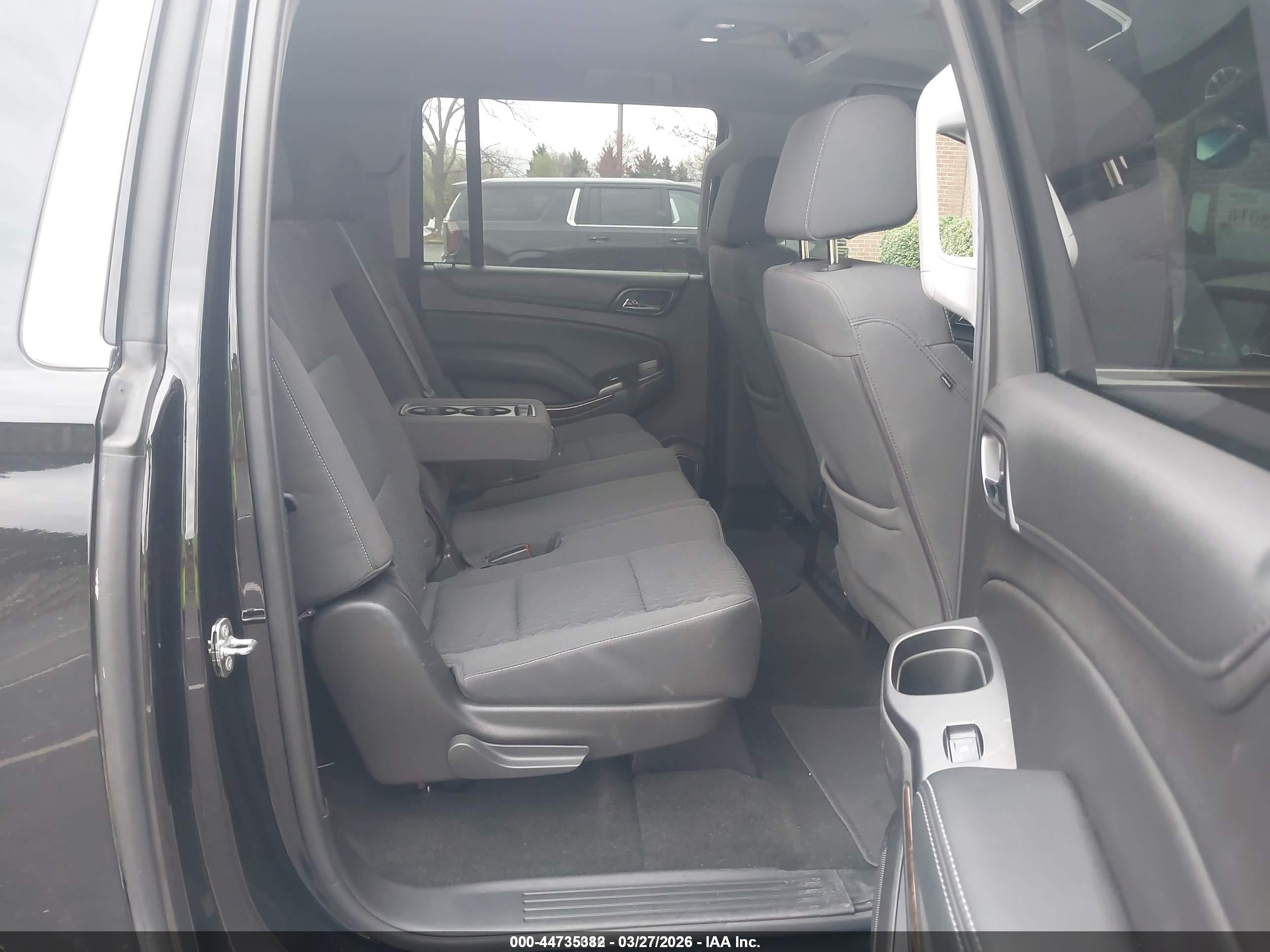 CHEVROLET SUBURBAN image 8