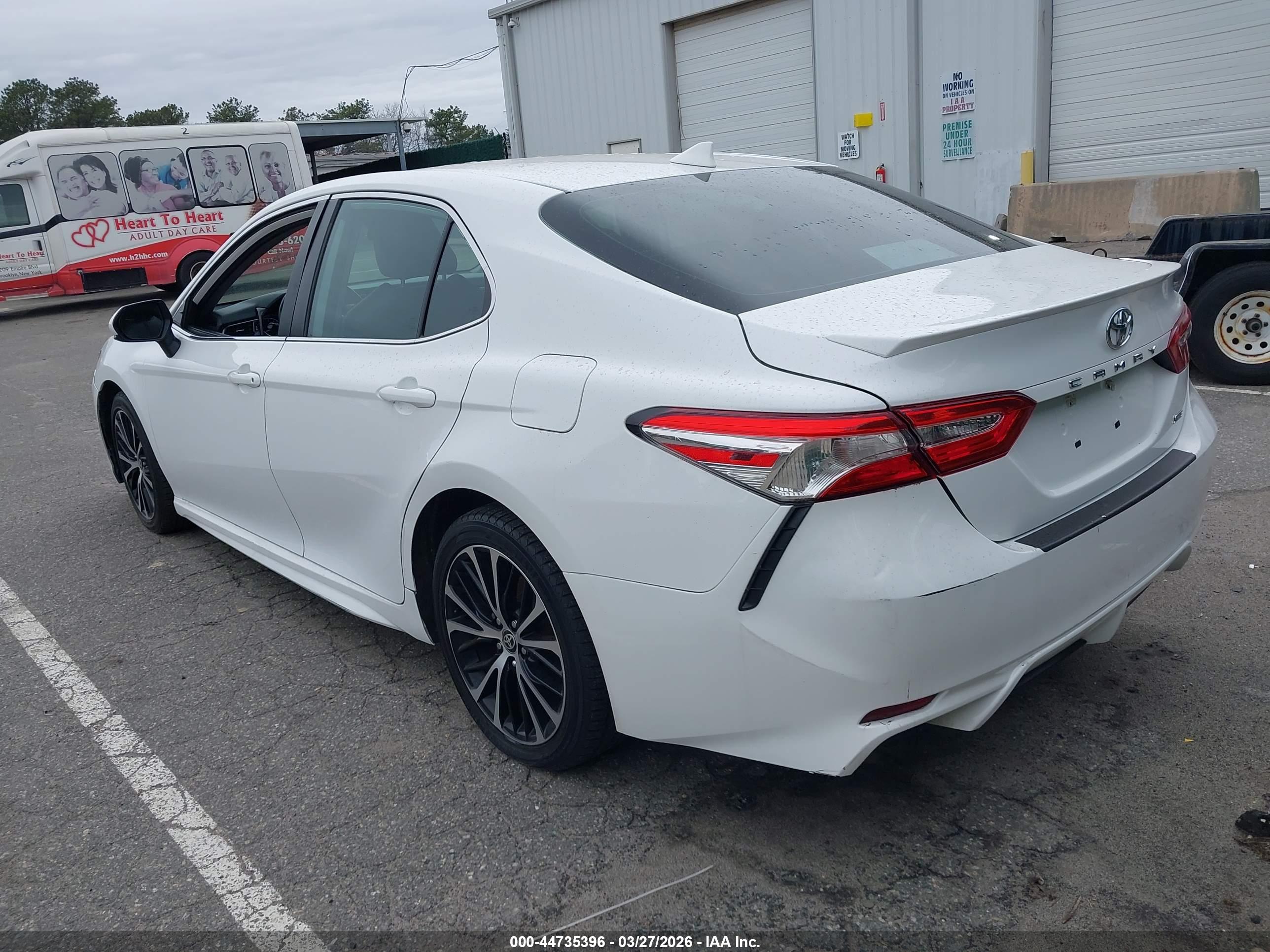TOYOTA CAMRY image 3