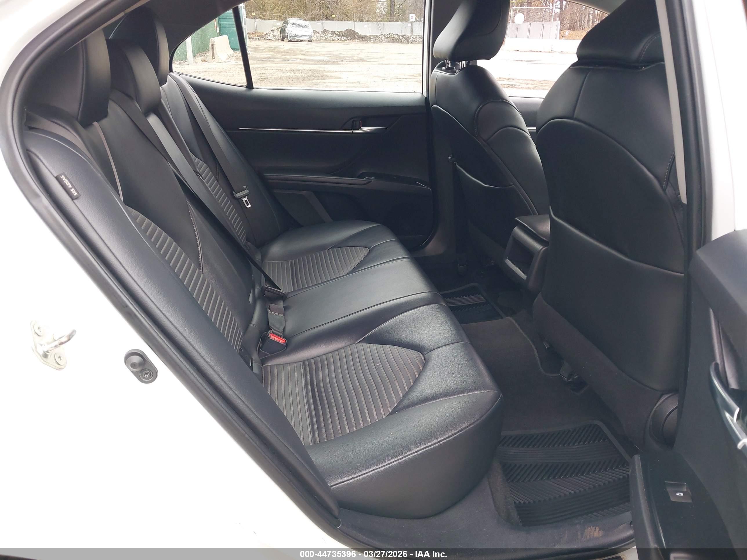 TOYOTA CAMRY image 8