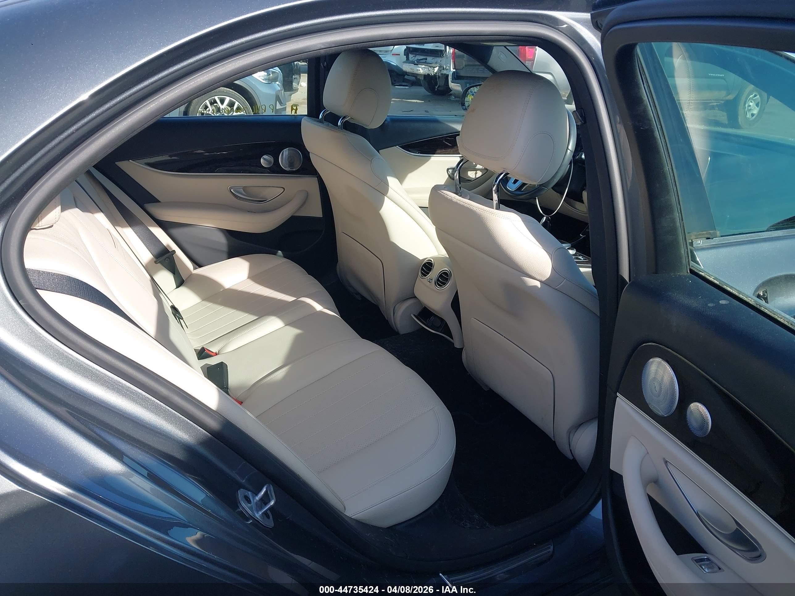 MERCEDES-BENZ E image 8