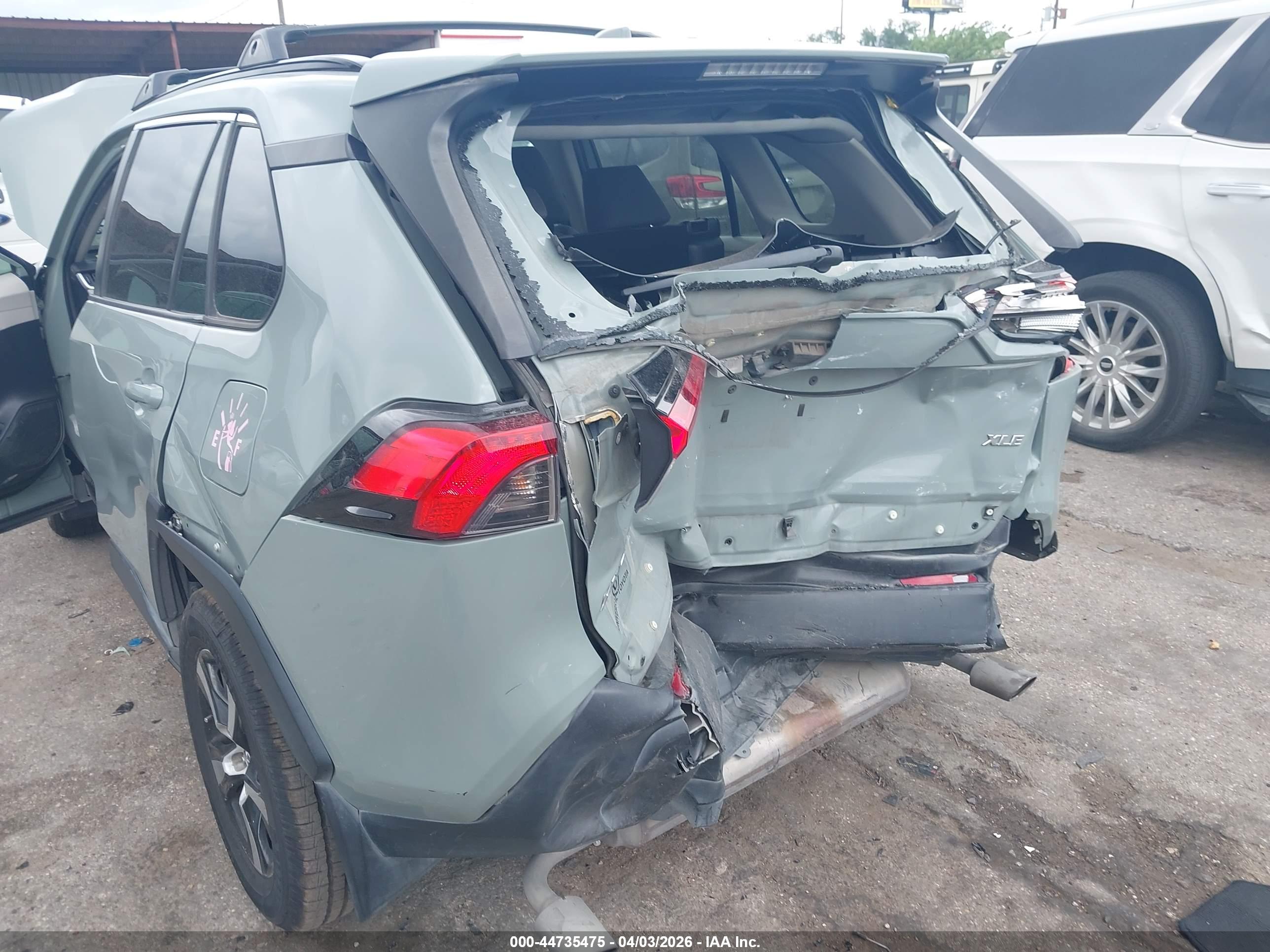 TOYOTA RAV4 image 6