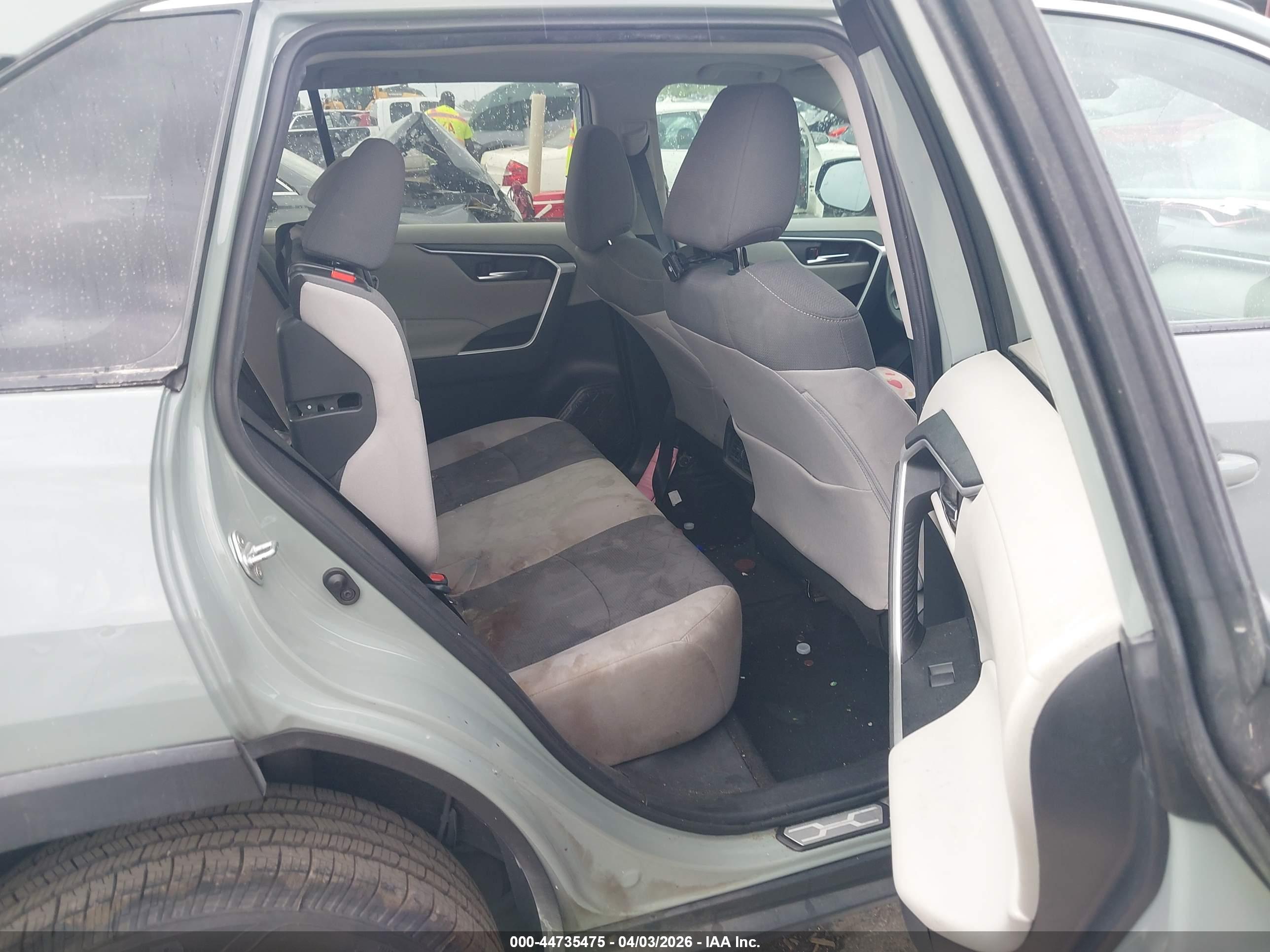 TOYOTA RAV4 image 8